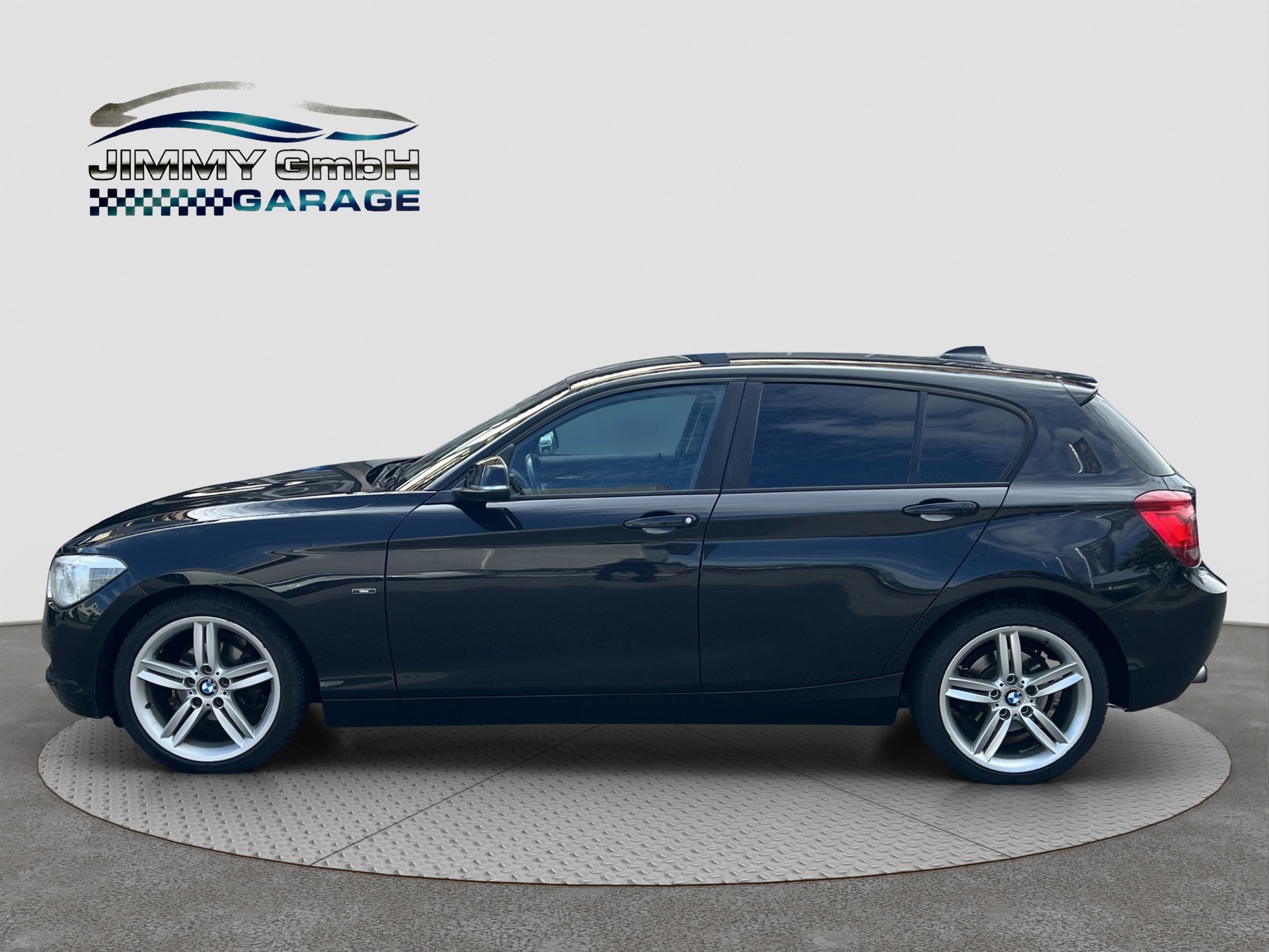 BMW 116i Urban Line Steptronic-image-2