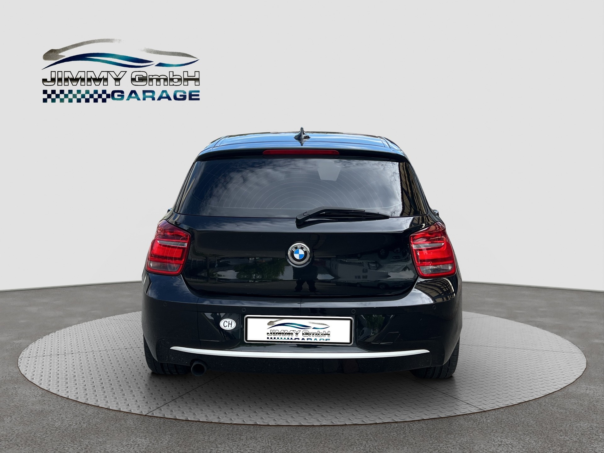 BMW 116i Urban Line Steptronic-image-4