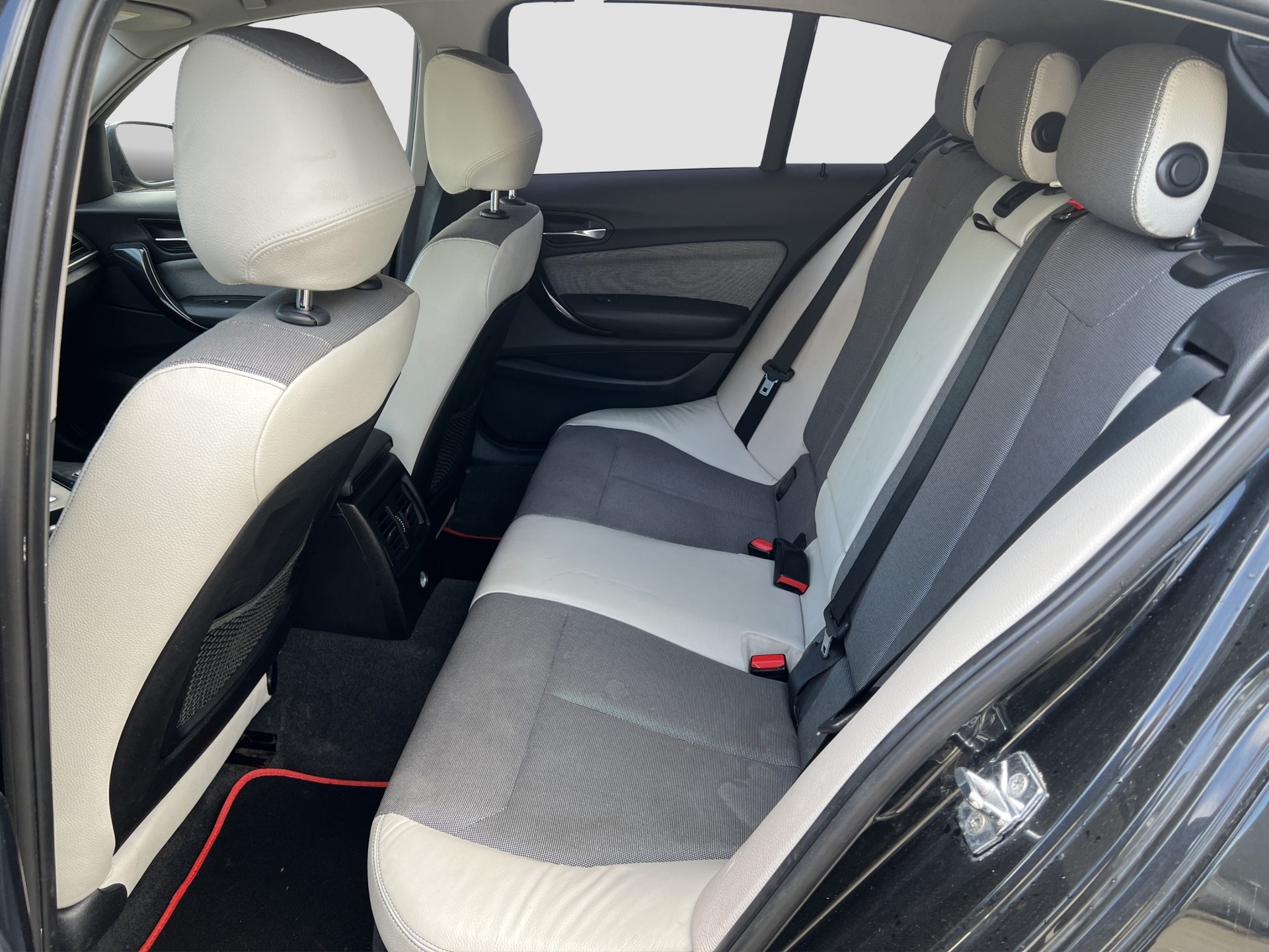 BMW 116i Urban Line Steptronic-image-13