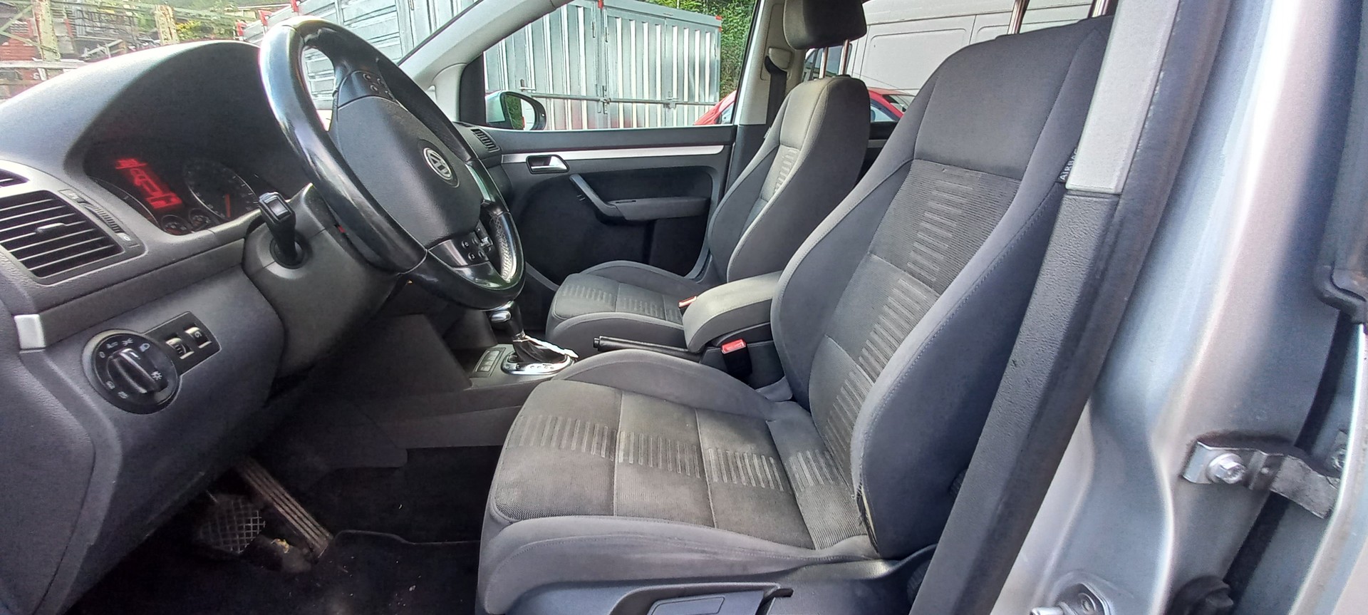 VW Touran 1.4 TSI Highline DSG-image-7