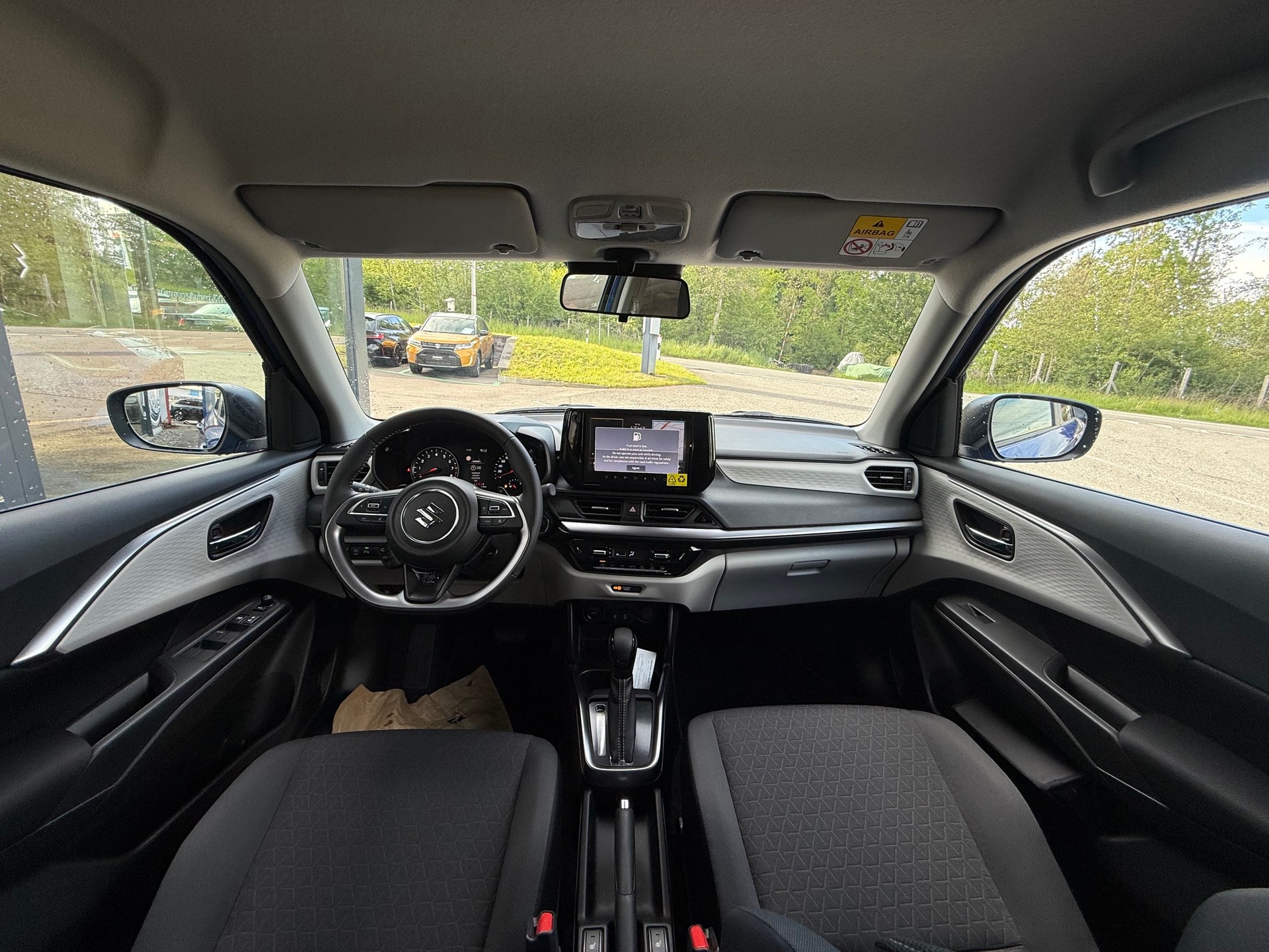 SUZUKI Swift 1.2 Sakura Top Hybrid CVT-image-10