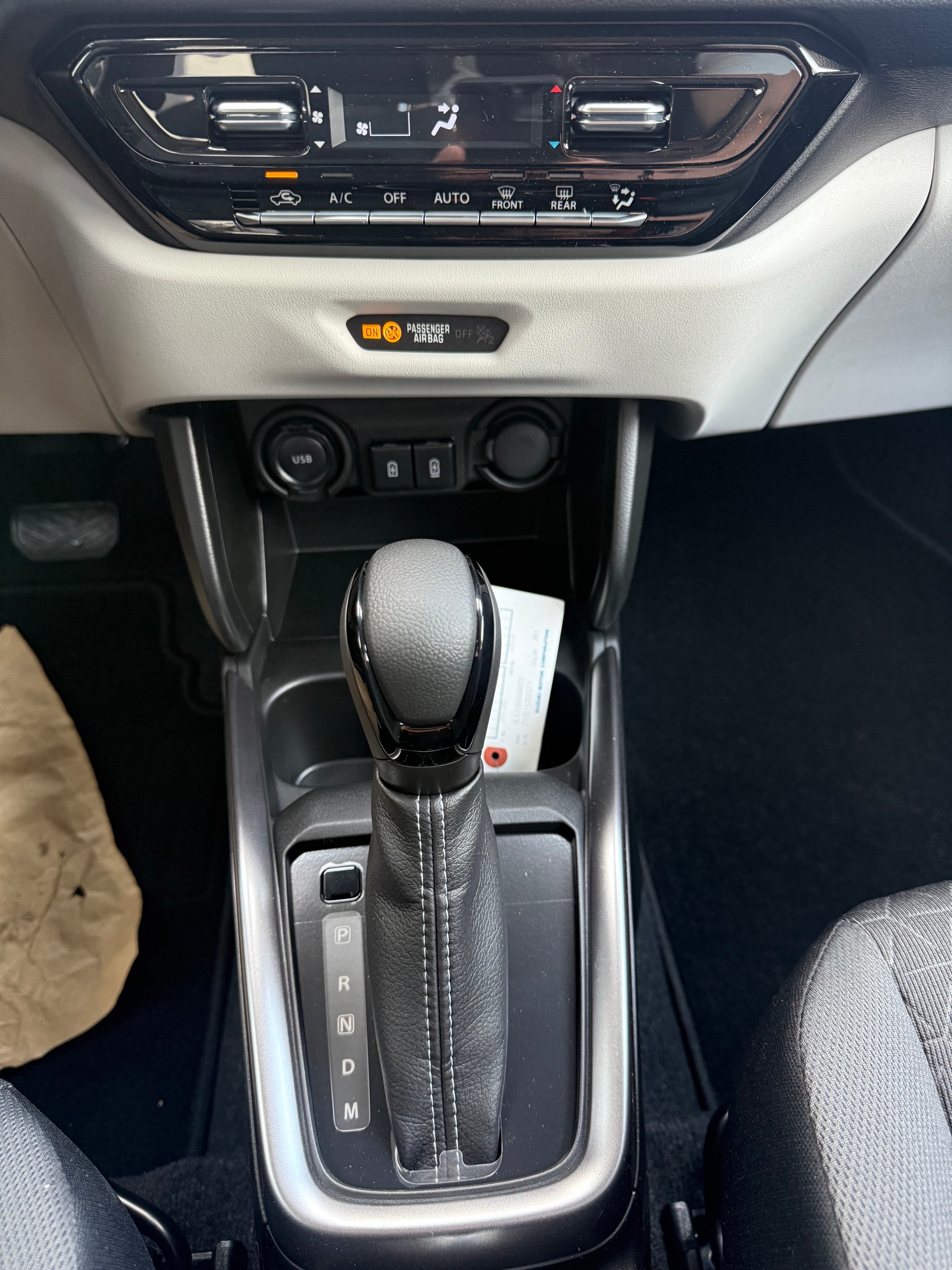 SUZUKI Swift 1.2 Sakura Top Hybrid CVT-image-12