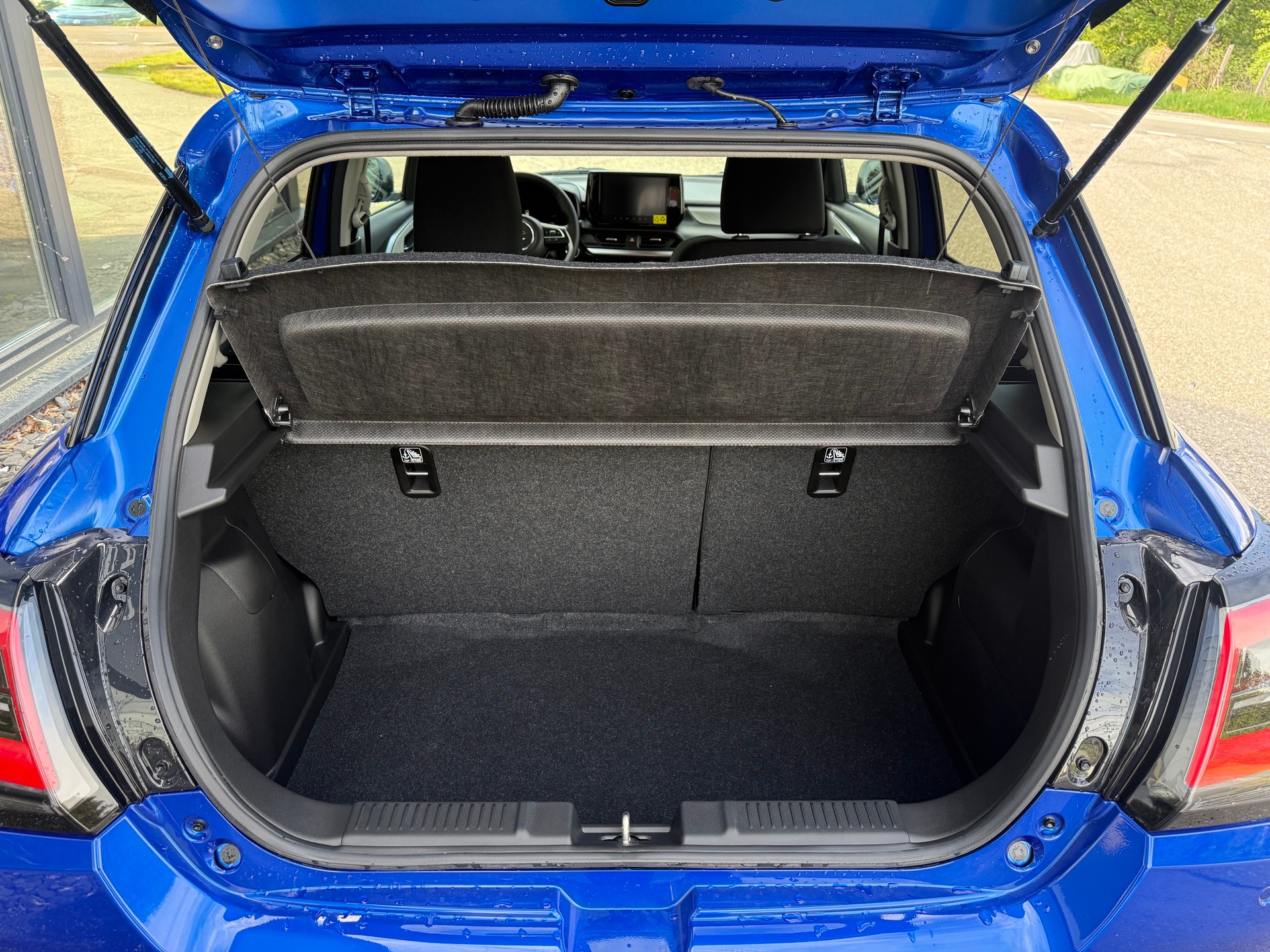 SUZUKI Swift 1.2 Sakura Top Hybrid CVT-image-7