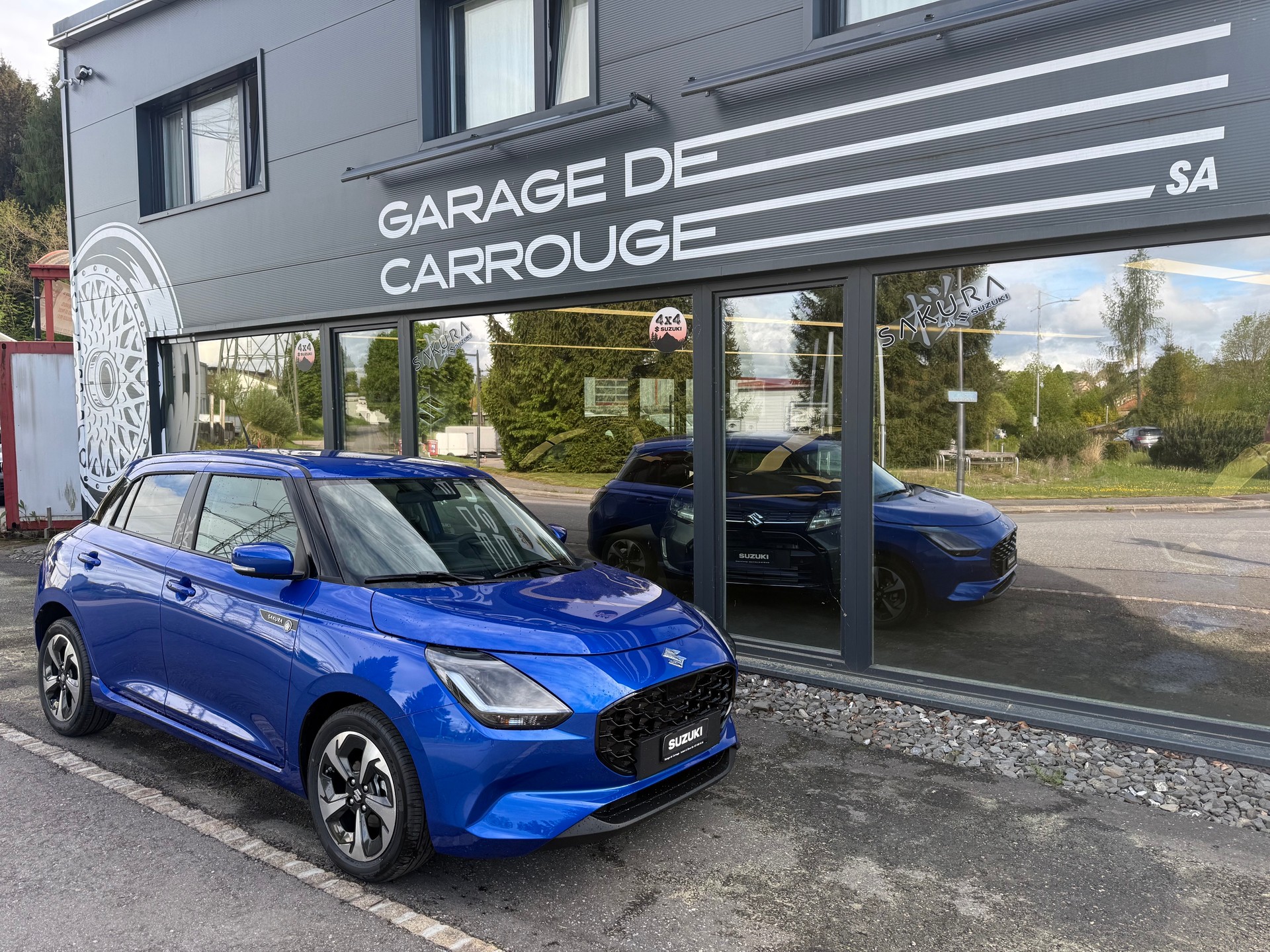 SUZUKI Swift 1.2 Sakura Top Hybrid CVT-image-0