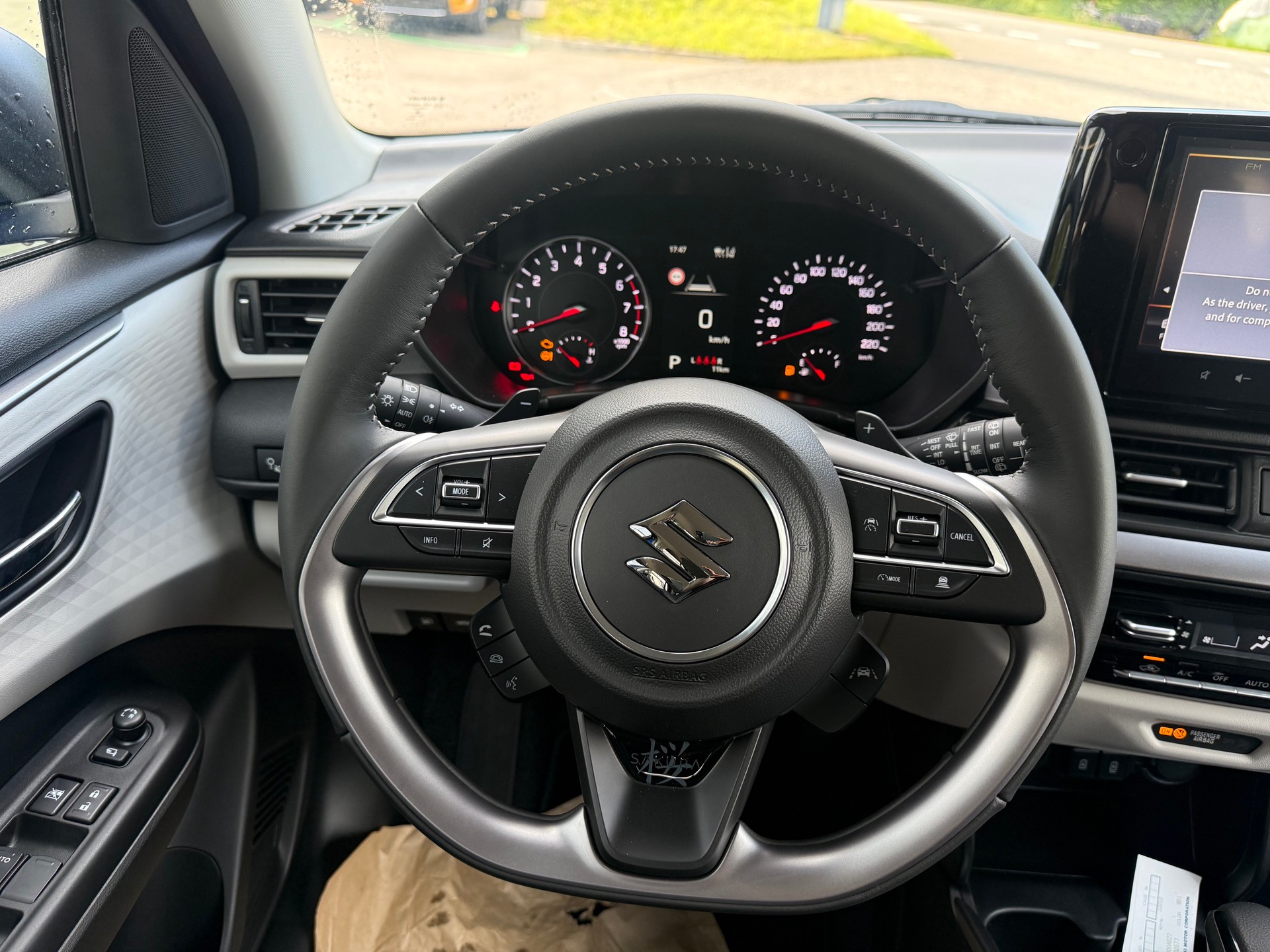 SUZUKI Swift 1.2 Sakura Top Hybrid CVT-image-11