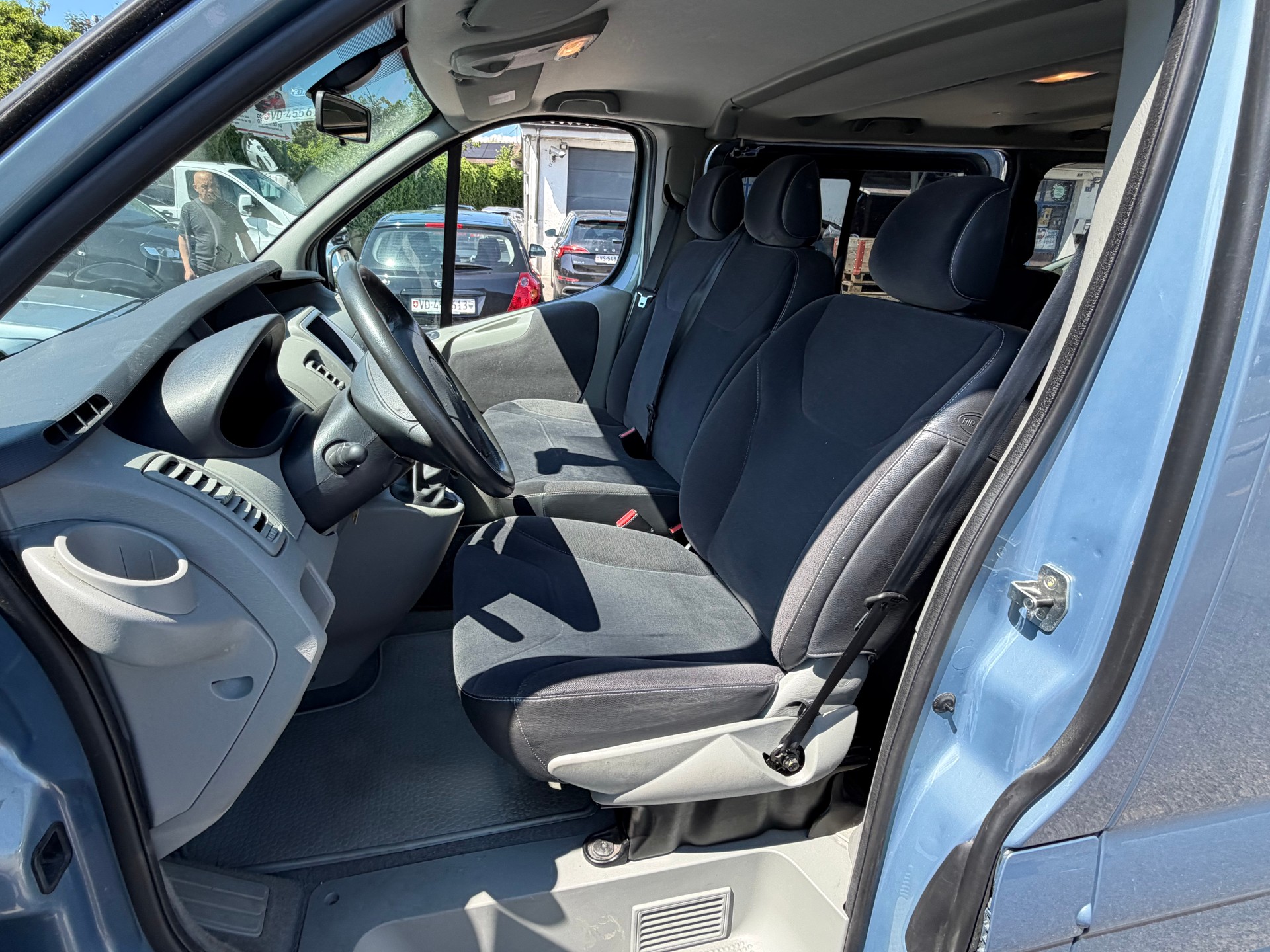 RENAULT Trafic 2.0 dCi Eco Grand Passenger Black Edition-image-10