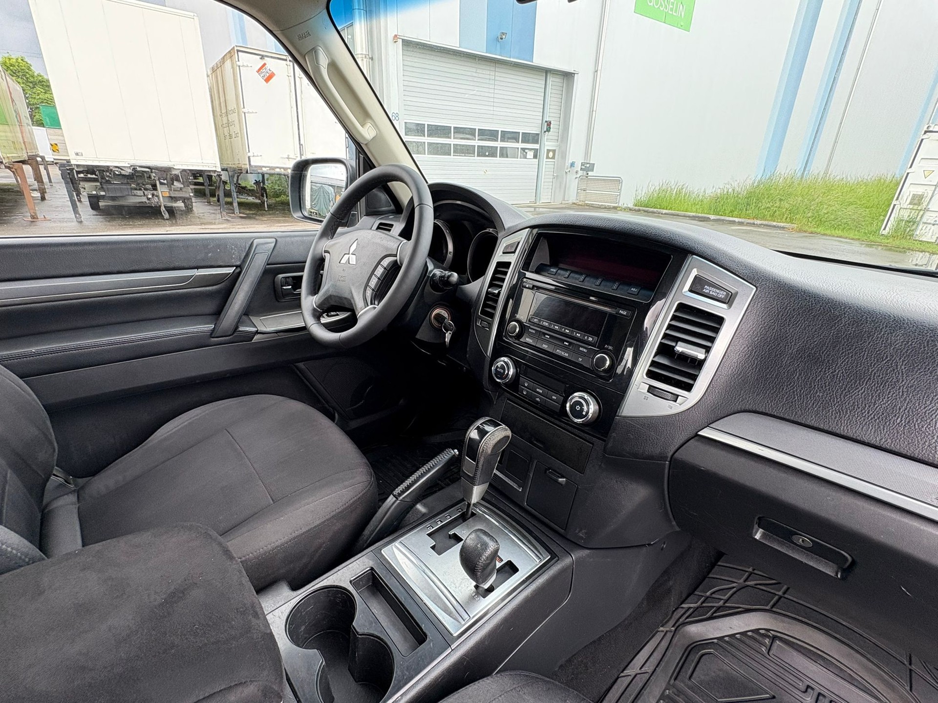 MITSUBISHI Pajero 3.2 DI-D Value Automatic-image-12