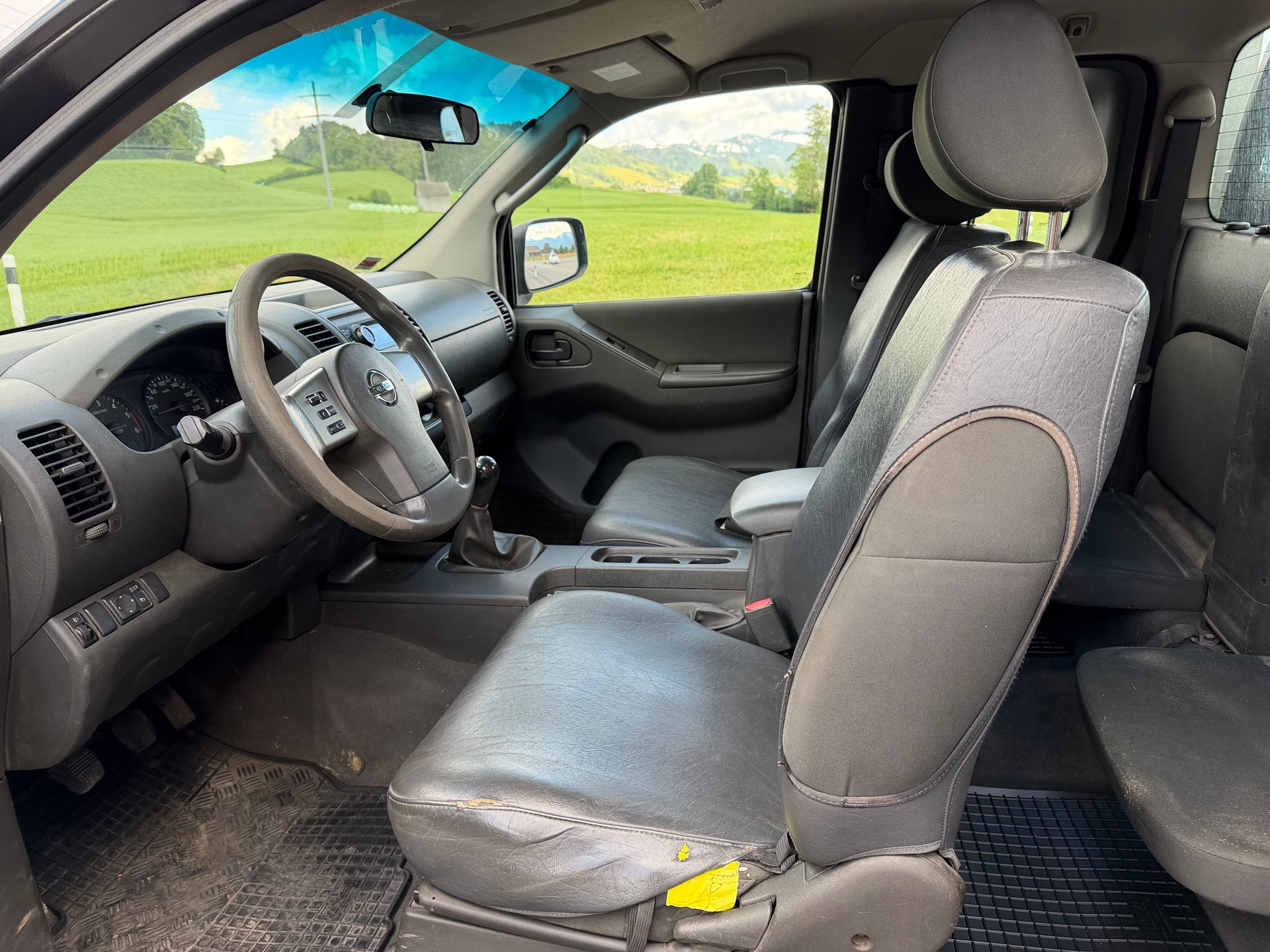 NISSAN Navara King Cab SE 2.5 dCi 4WD-image-8