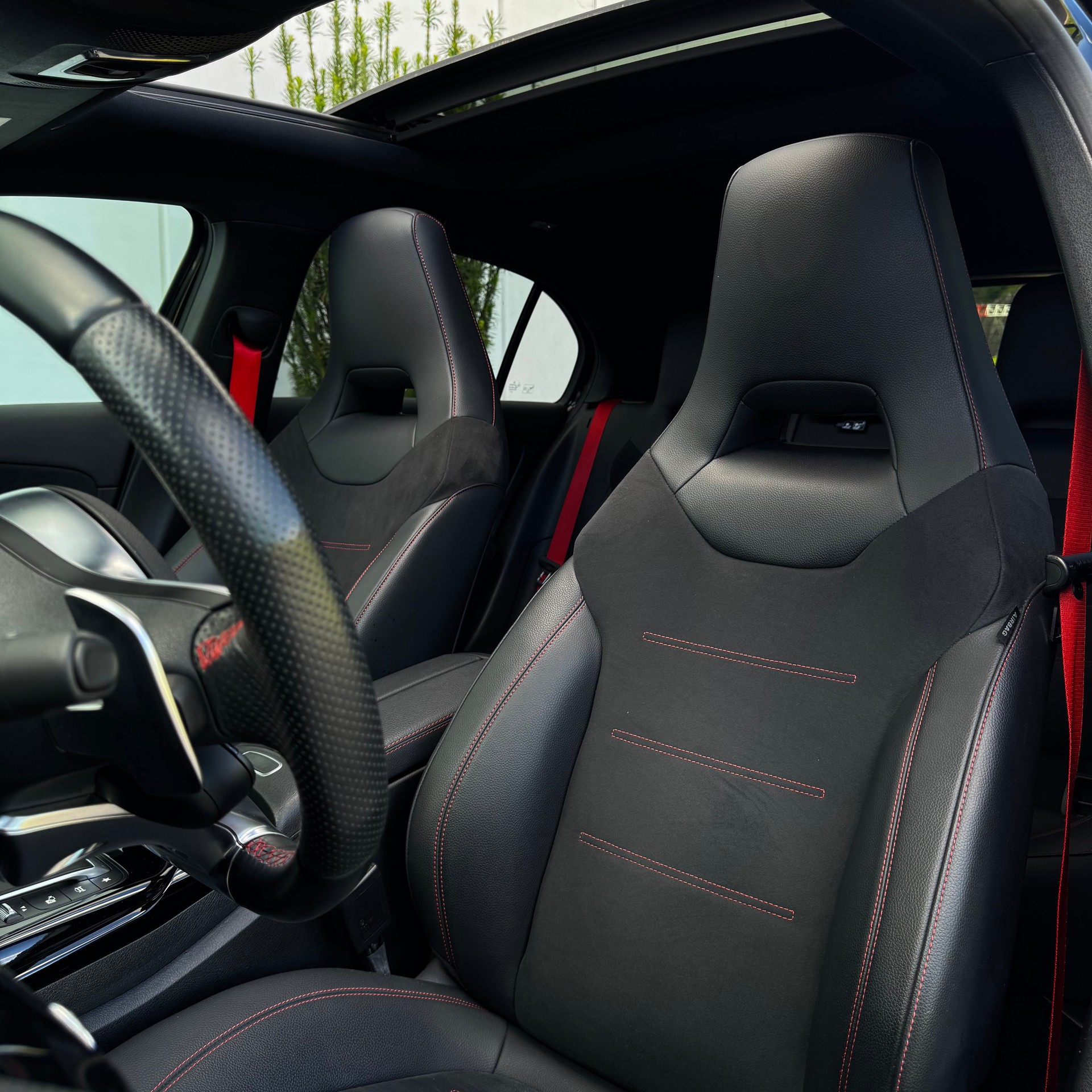 MERCEDES-BENZ A 35 AMG 4Matic Speedshift-image-8