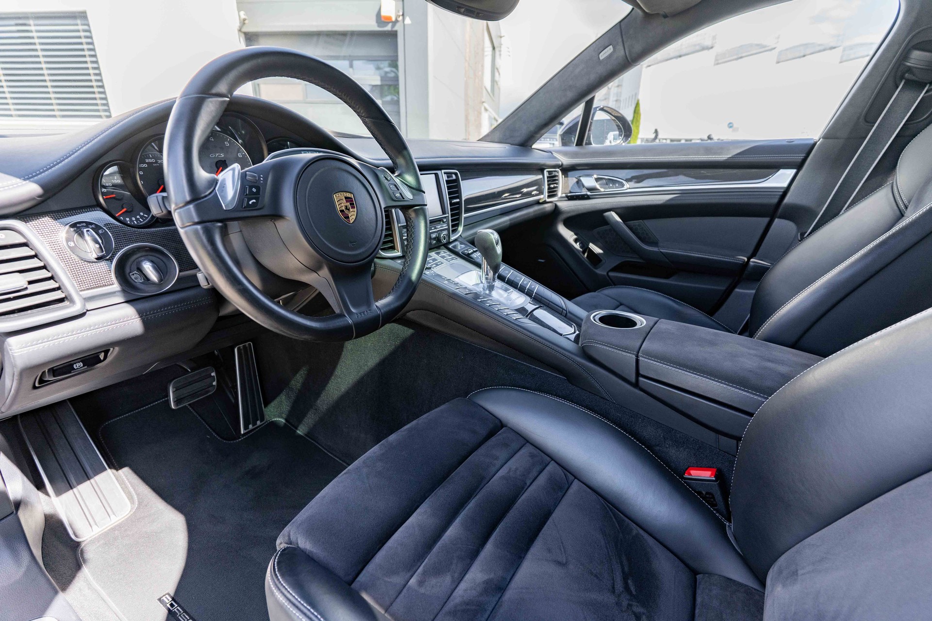 PORSCHE Panamera GTS 4.8 PDK-image-6
