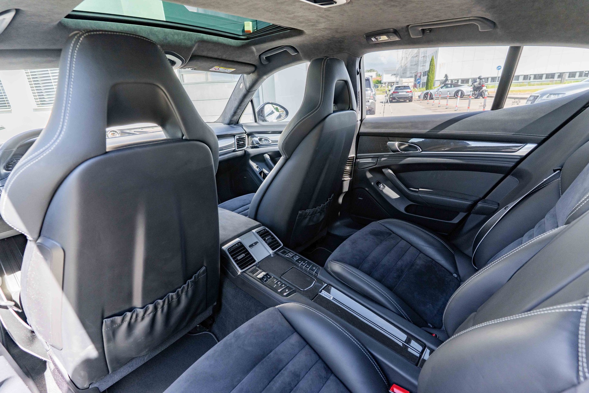 PORSCHE Panamera GTS 4.8 PDK-image-11
