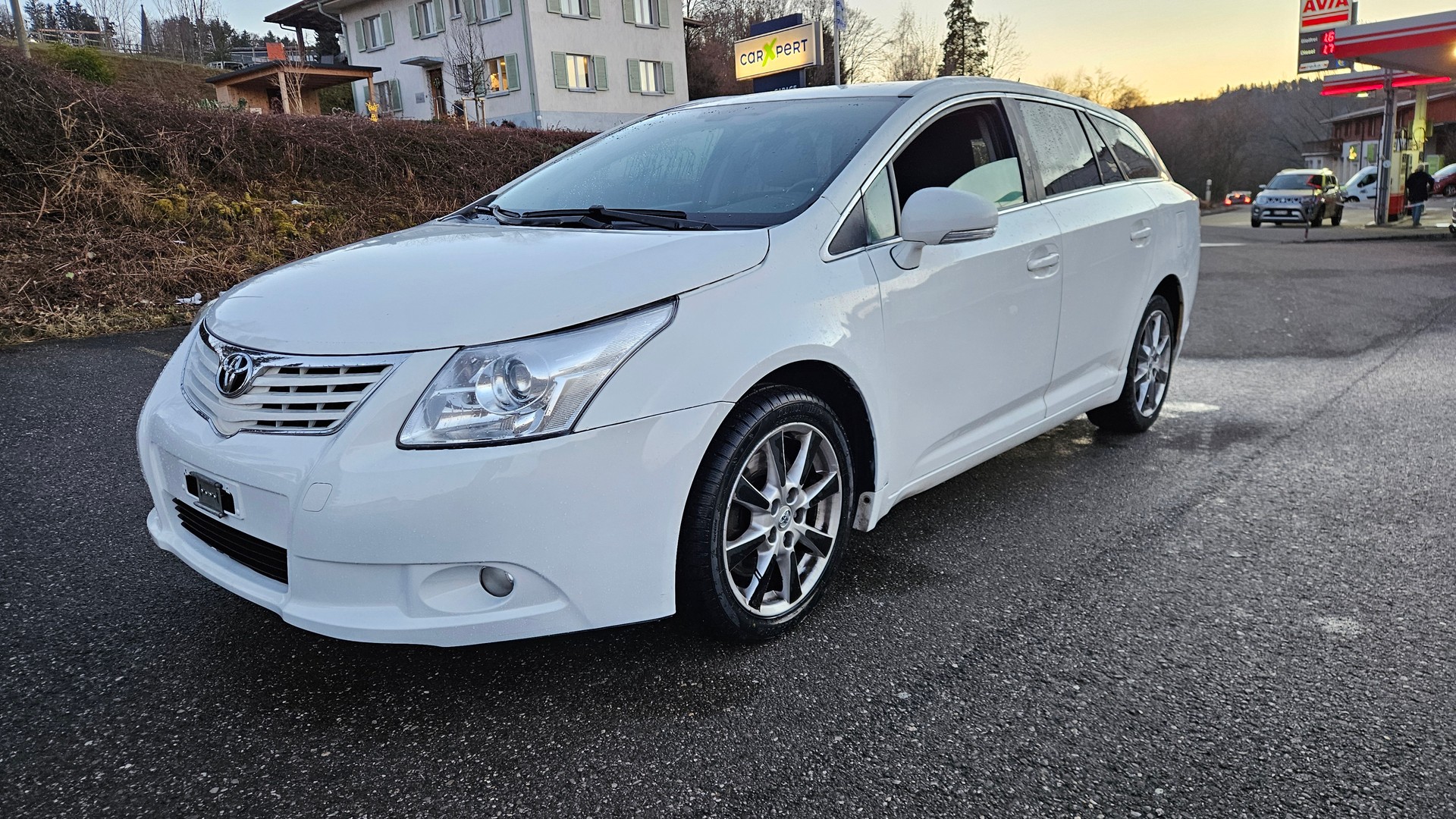 TOYOTA Avensis Sportswagon 2.2D-CAT Linea Sol-image-3