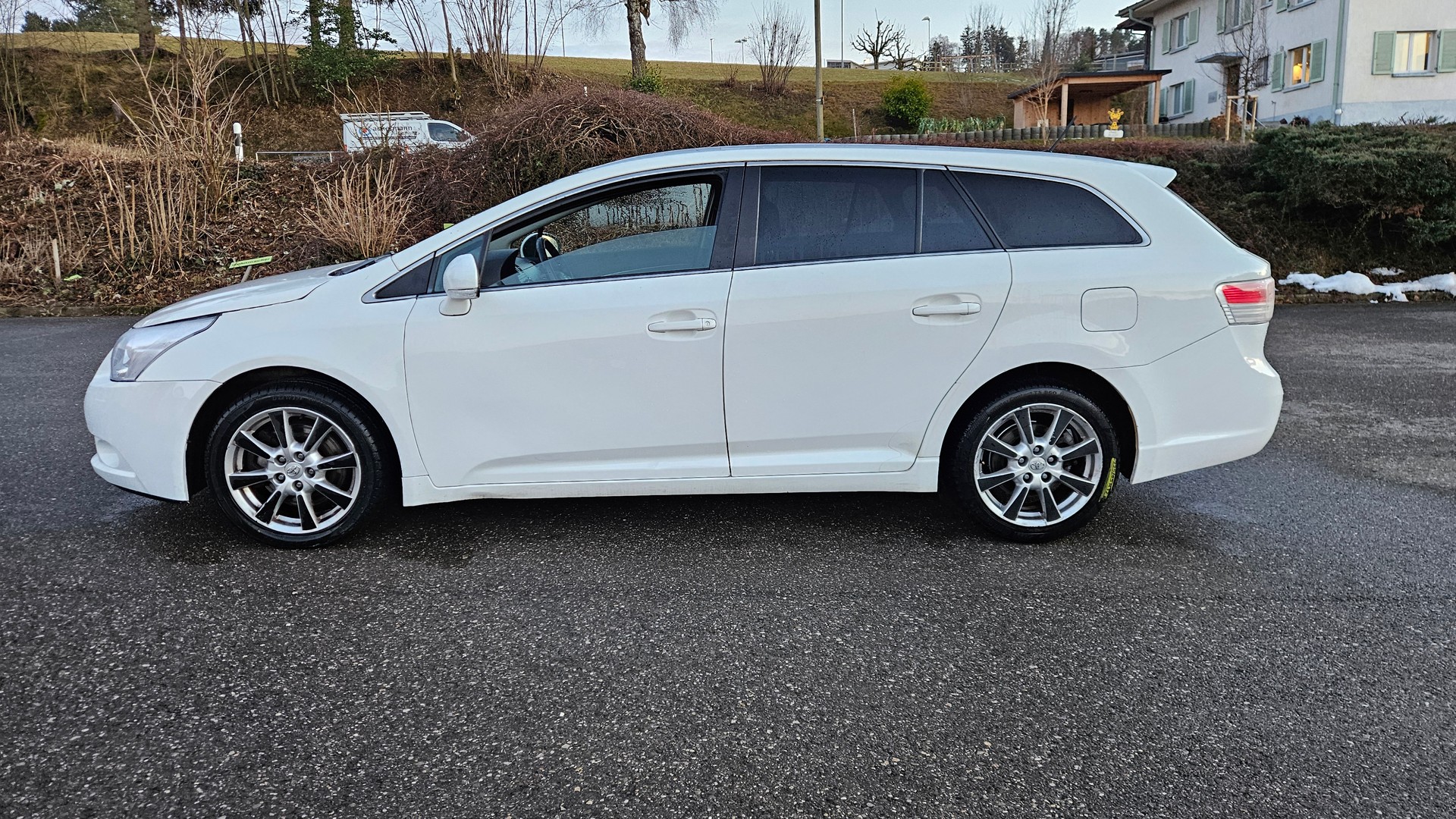 TOYOTA Avensis Sportswagon 2.2D-CAT Linea Sol-image-4