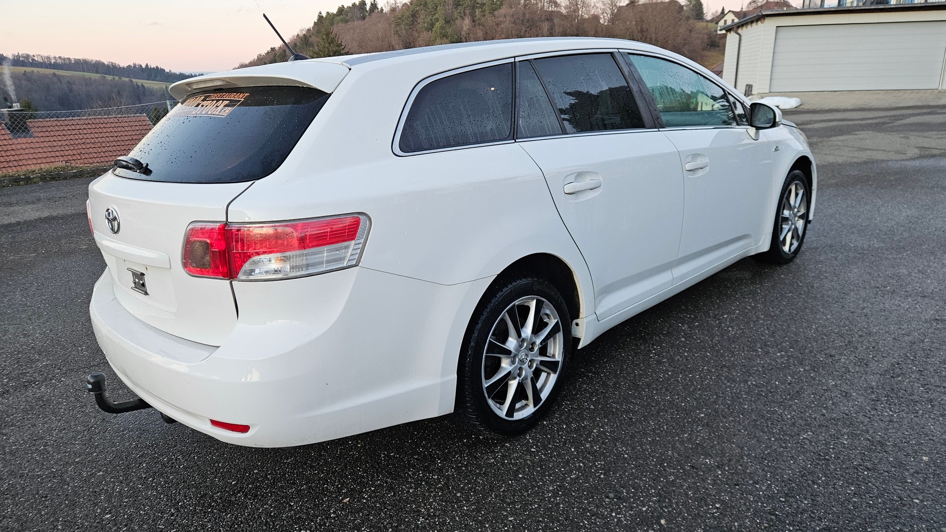 TOYOTA Avensis Sportswagon 2.2D-CAT Linea Sol-image-2