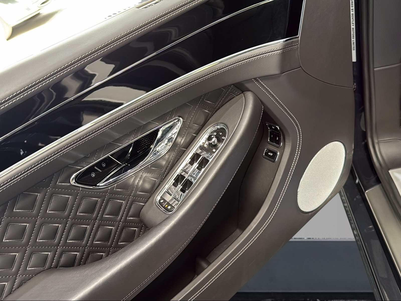 BENTLEY Continental GTC 4.0 V8-image-12