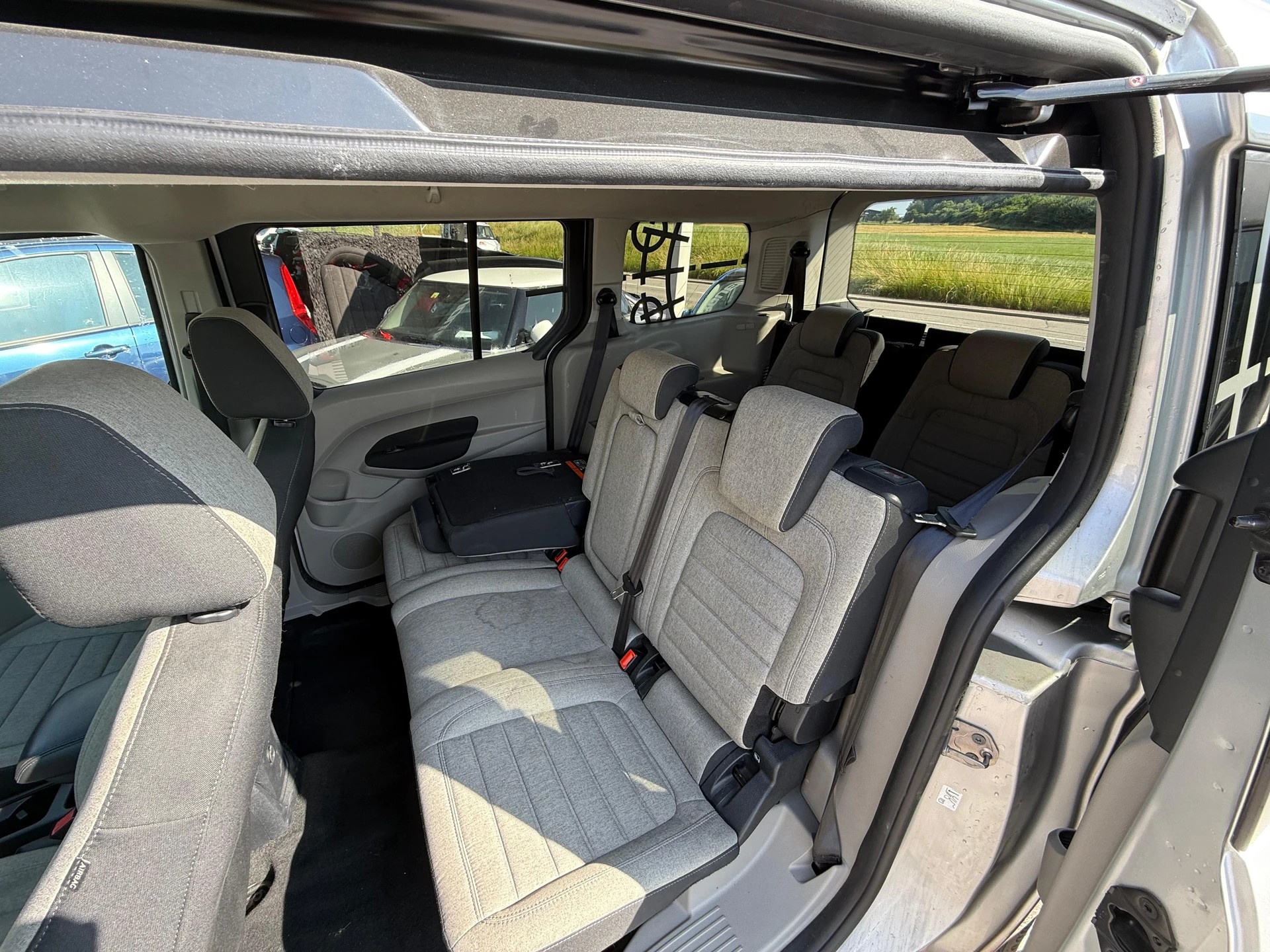 FORD Grand Tourneo Connect 1.5 EcoBlue Titanium Automat-image-8
