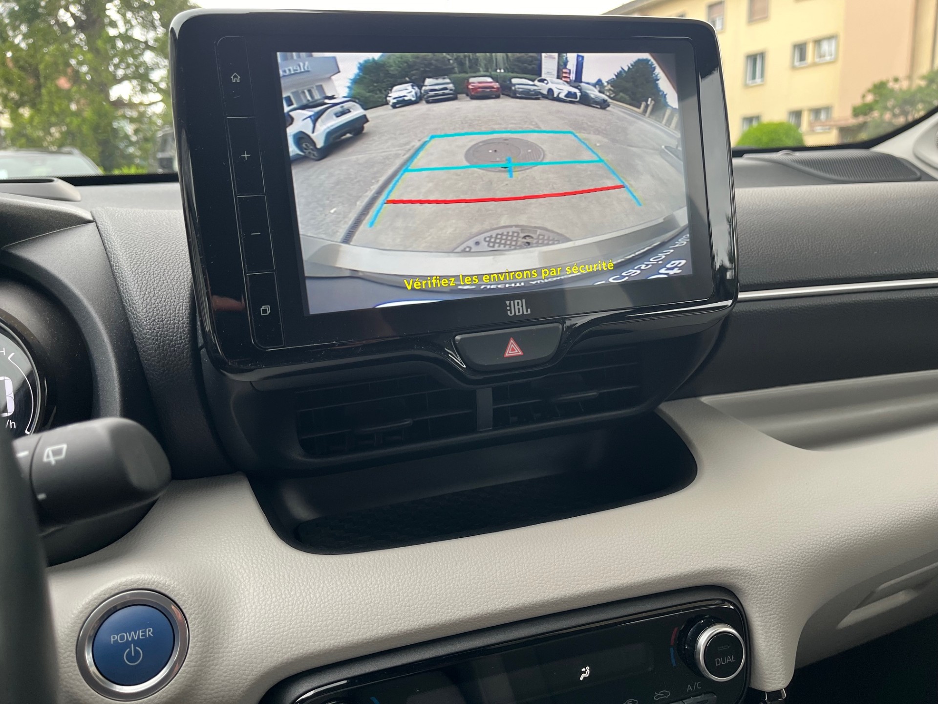 TOYOTA Yaris 1.5 Premium e-CVT-image-13