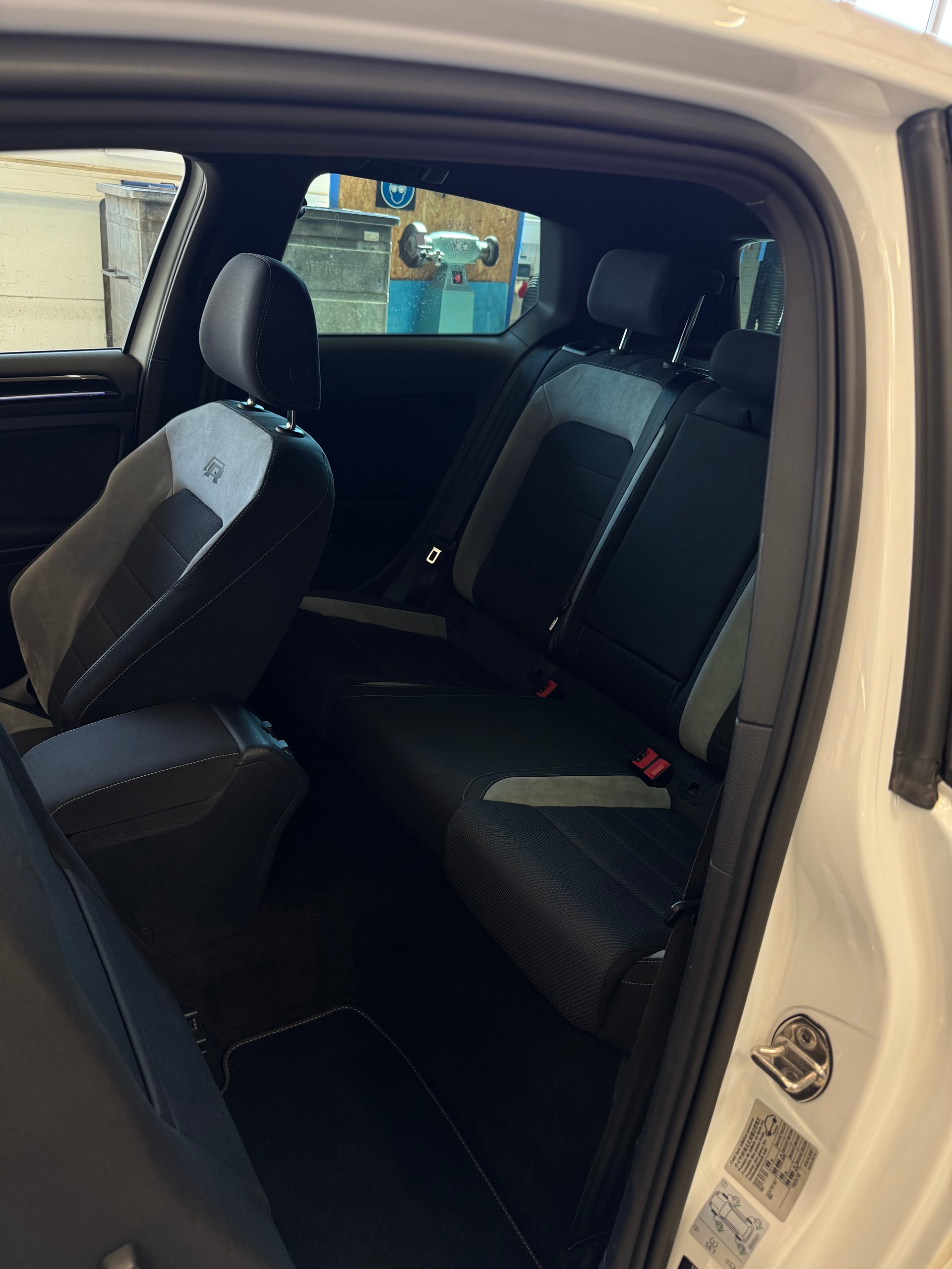 VW R-image-5