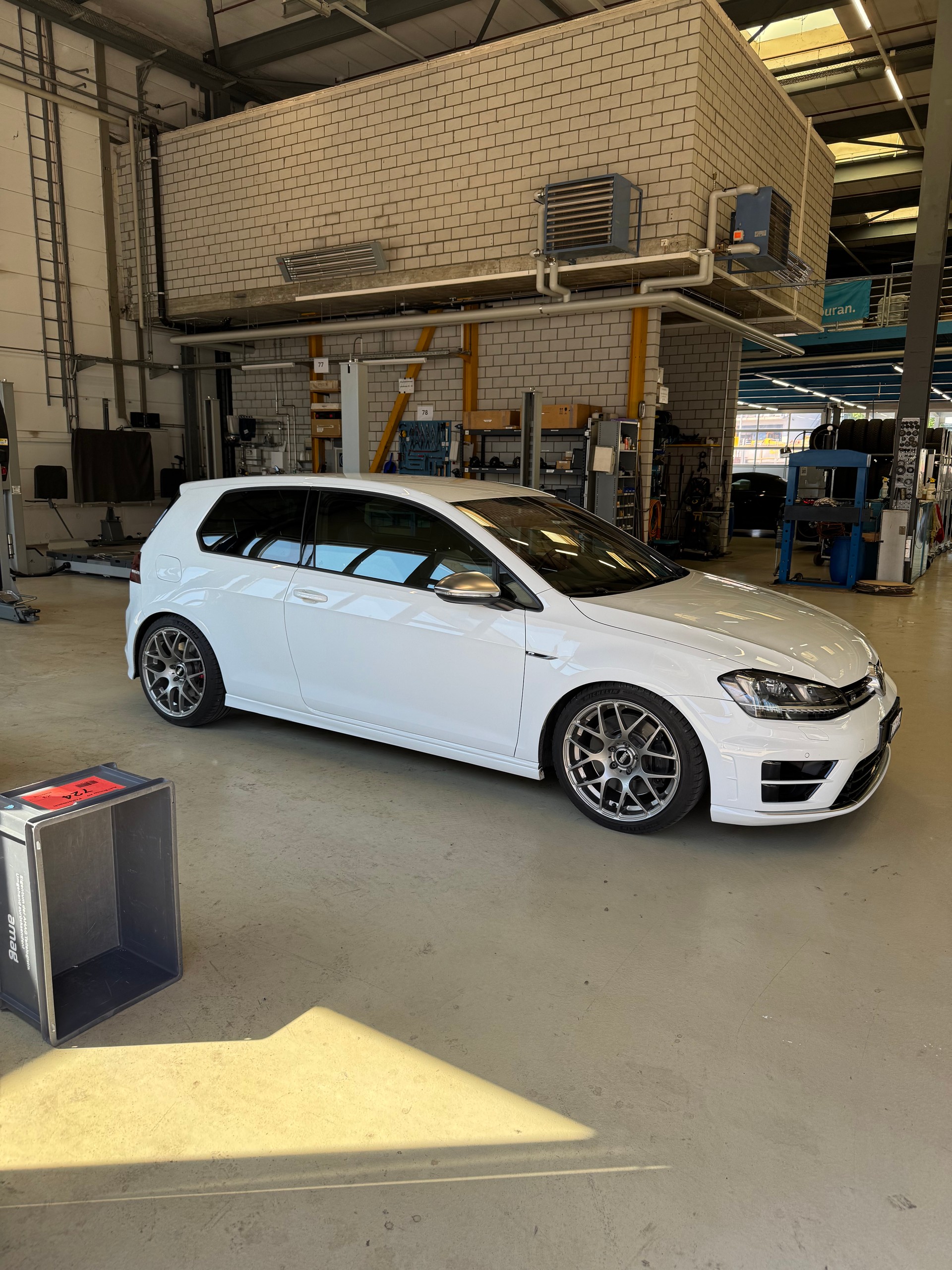 VW R-image-0