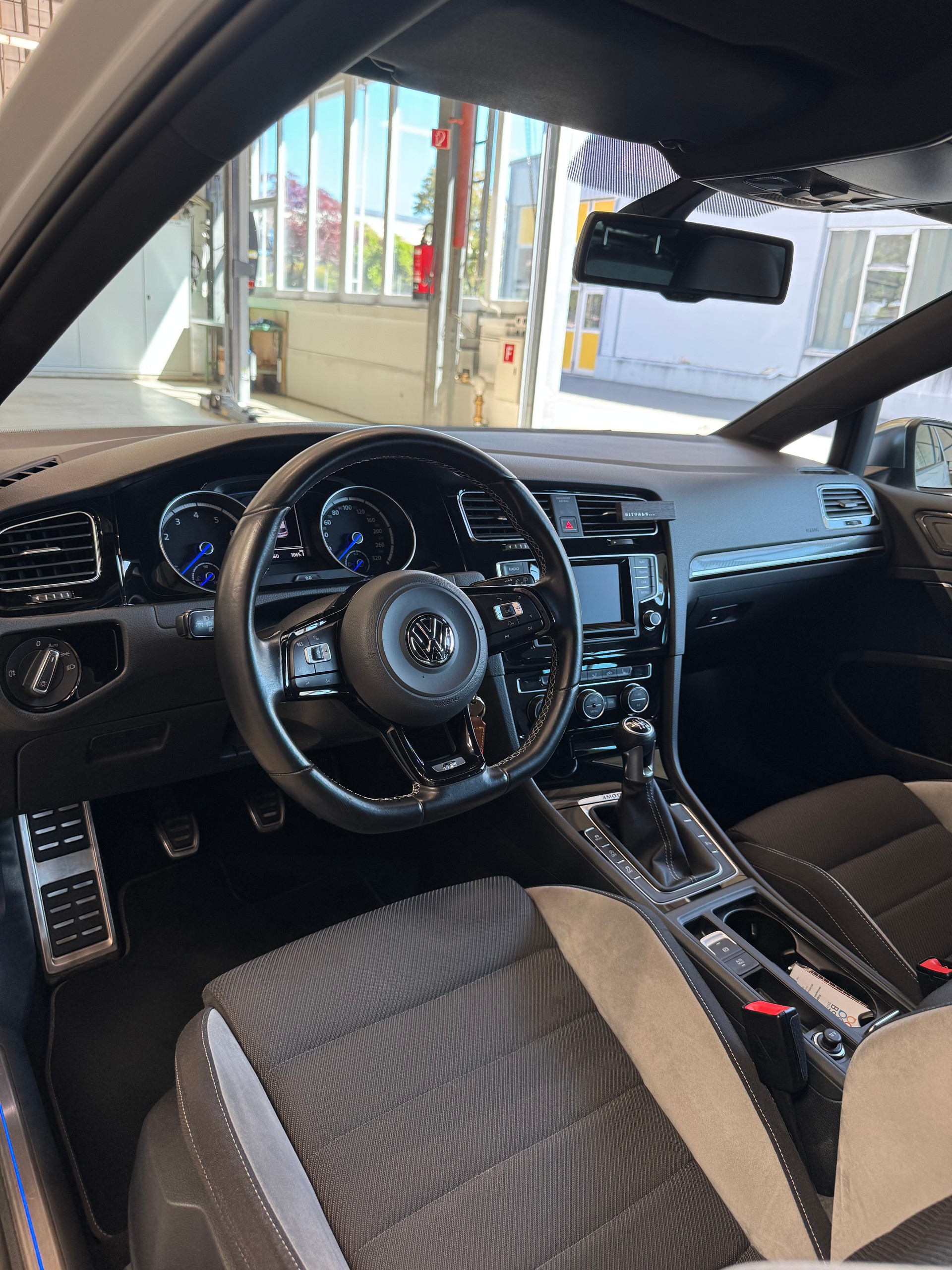 VW R-image-4