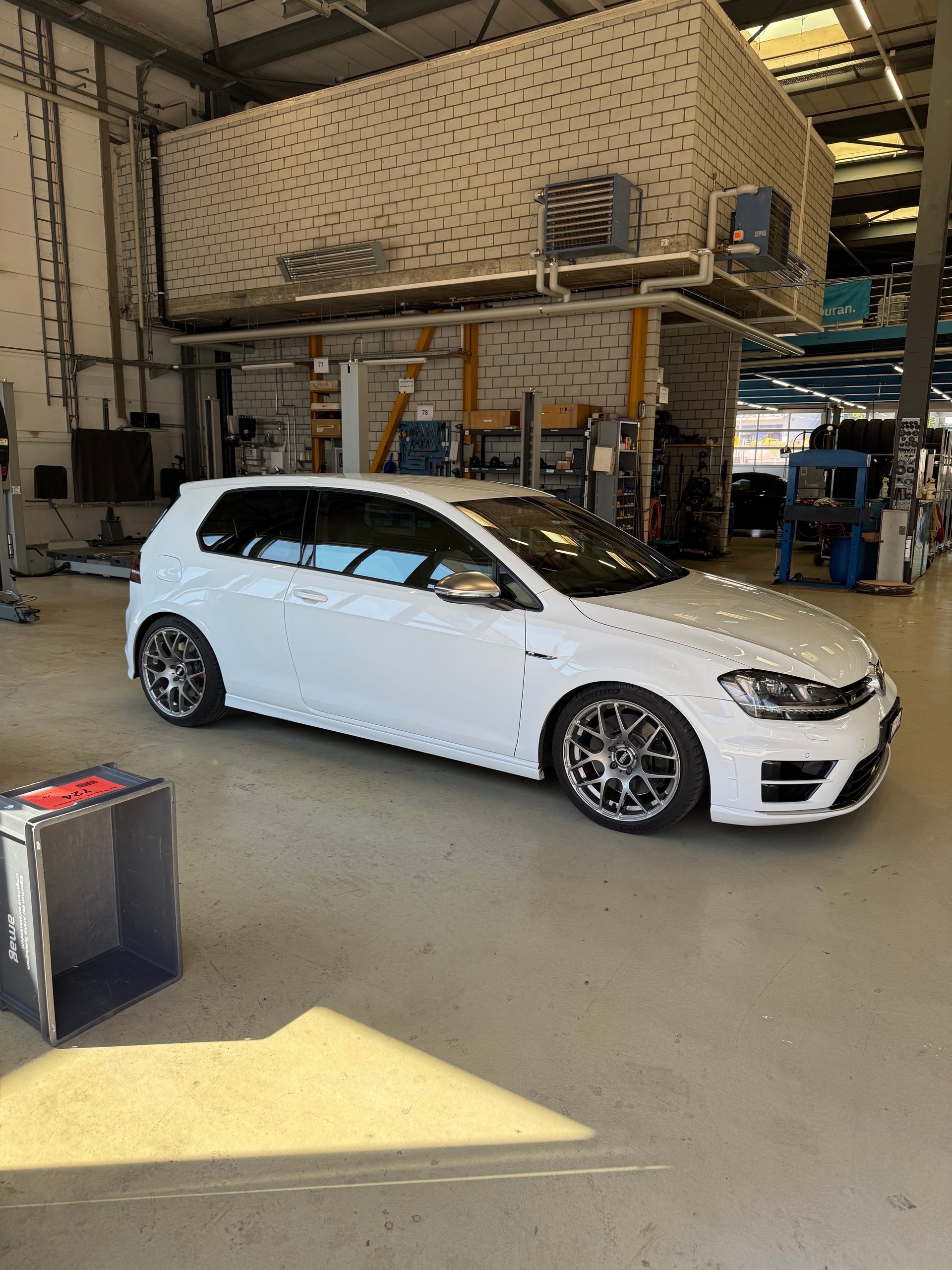 VW R-image-0