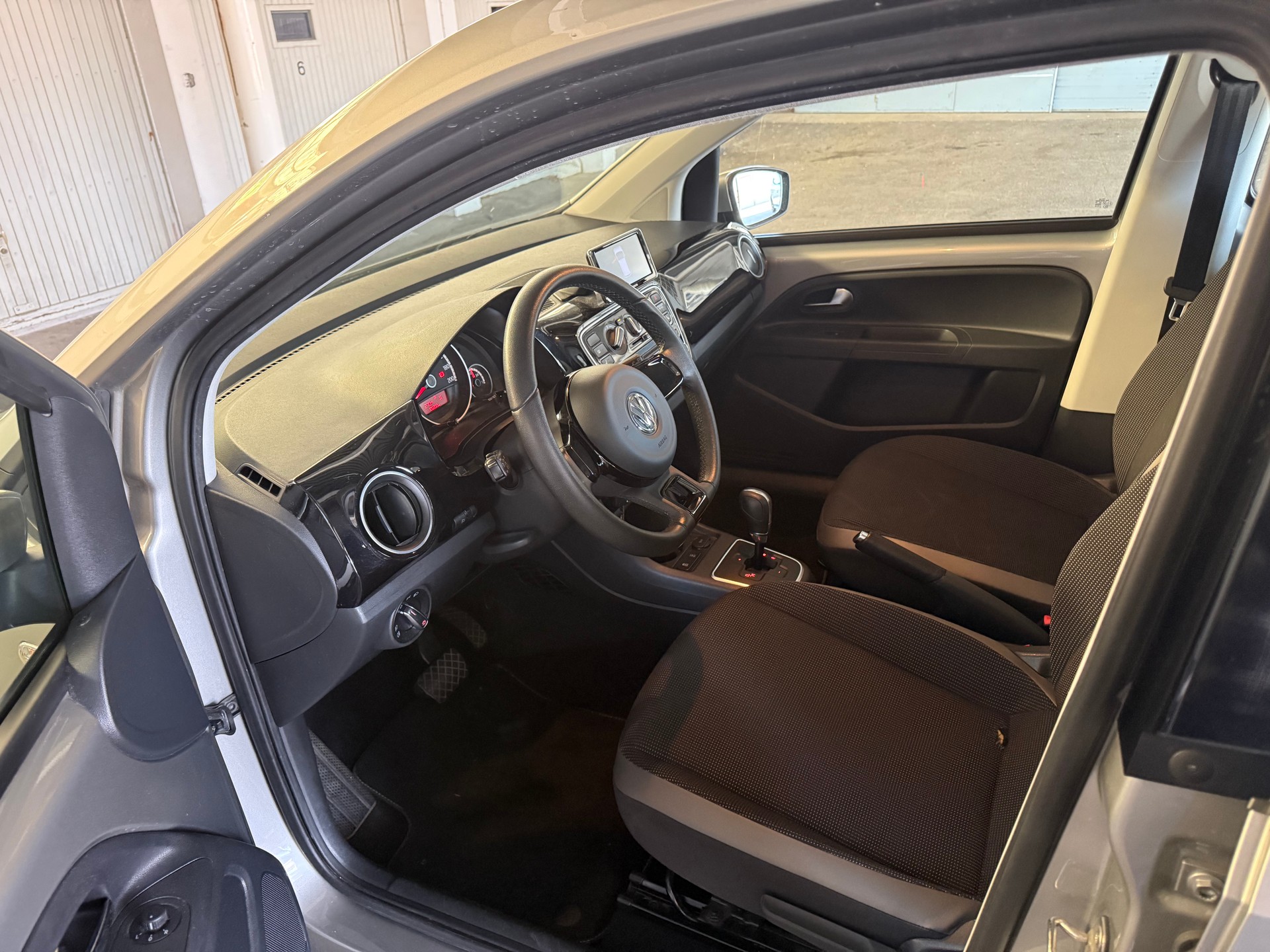 VW Up 1.0 BMT high up ASG-image-8