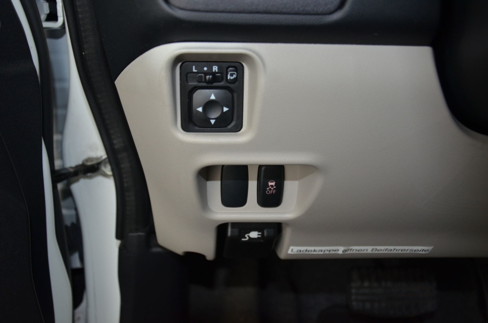 MITSUBISHI i MiEV Style-image-17
