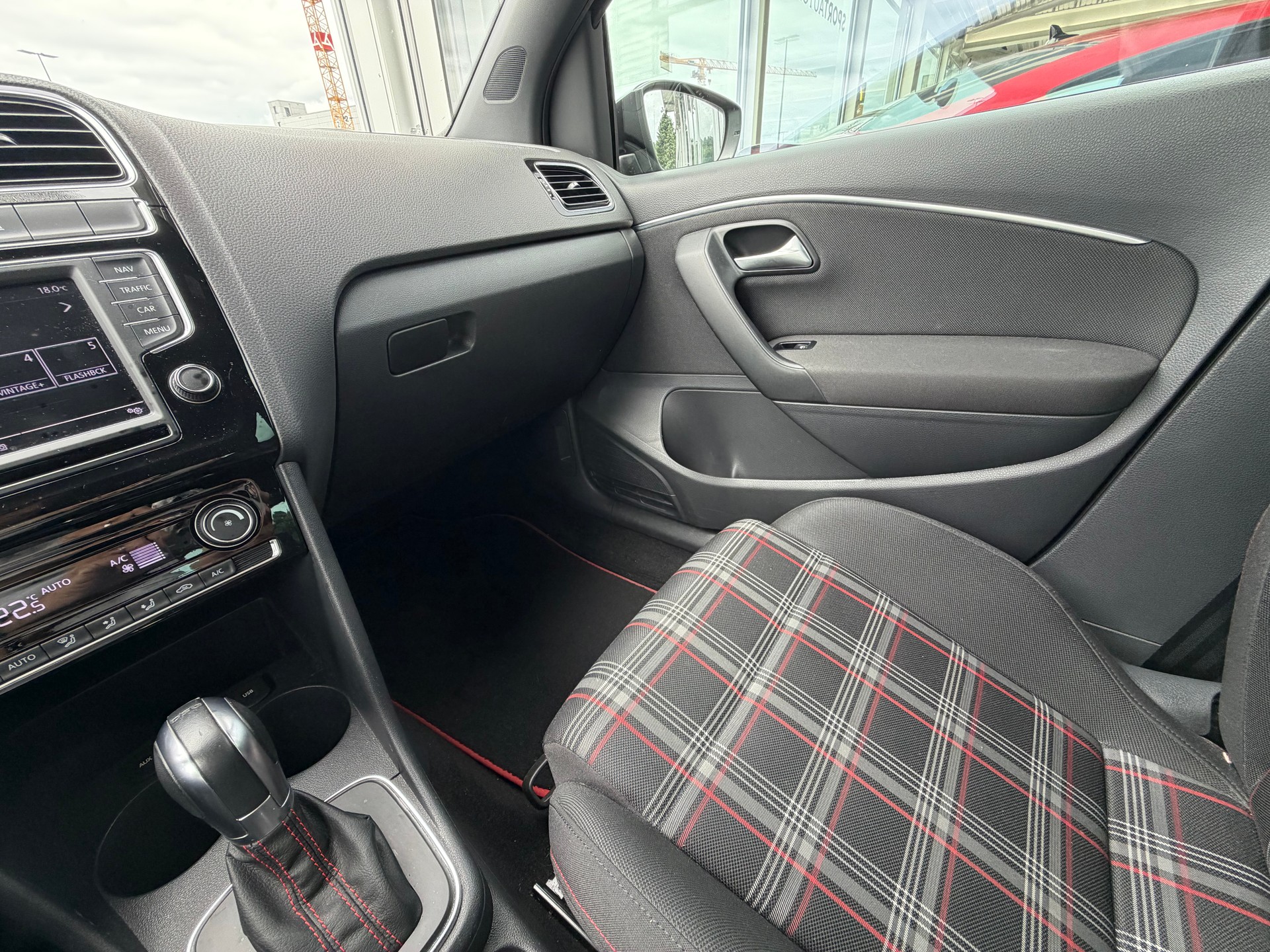VW Polo 1.8 TSI GTI DSG-image-16