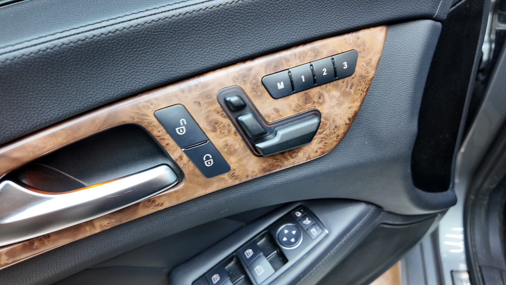 MERCEDES-BENZ CLS 350 CDI 4Matic 7G-Tronic-image-10