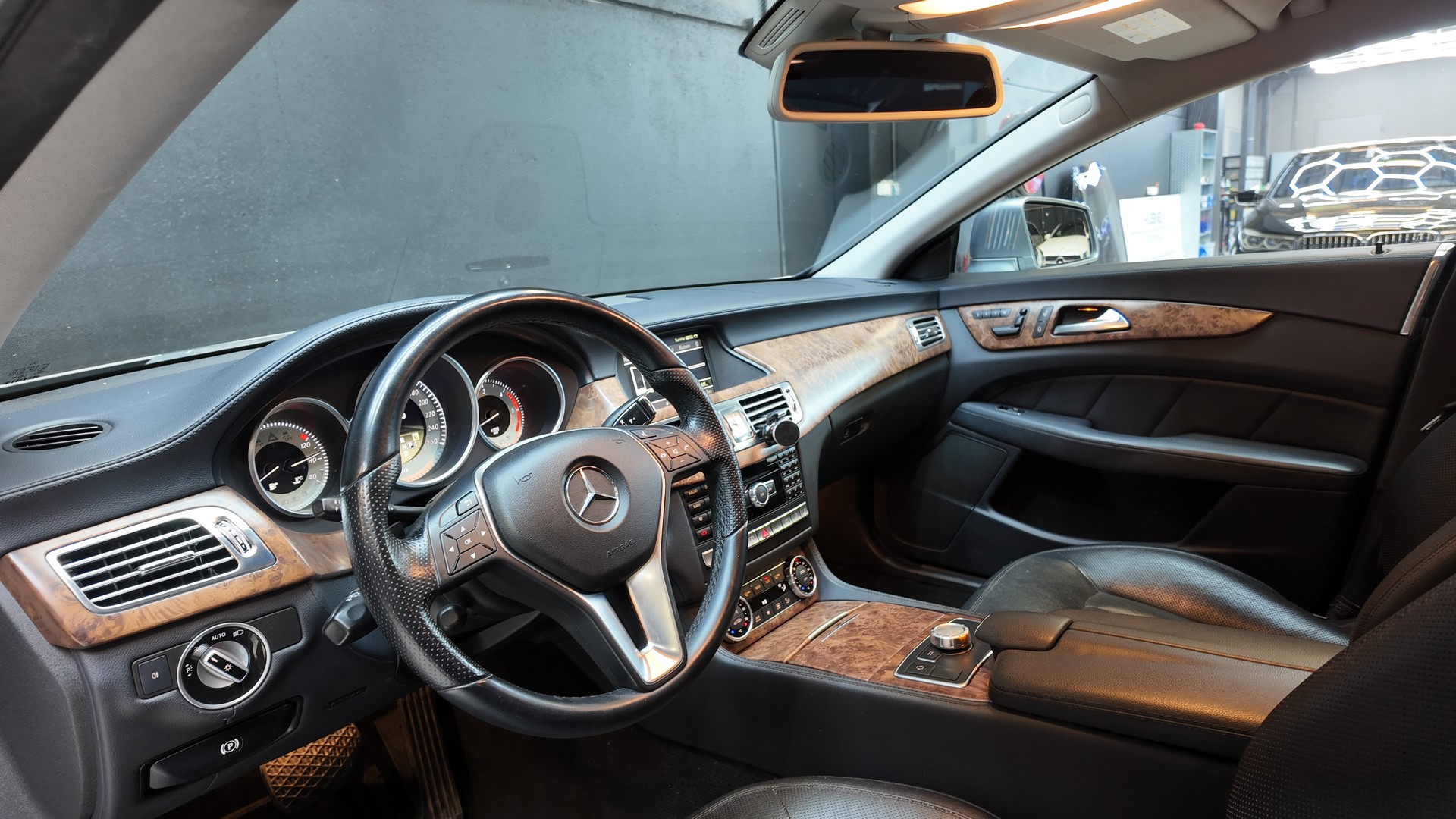 MERCEDES-BENZ CLS 350 CDI 4Matic 7G-Tronic-image-9