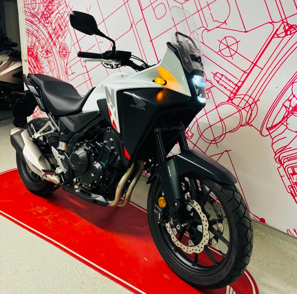 HONDA CB 500 X-showroom-element-1