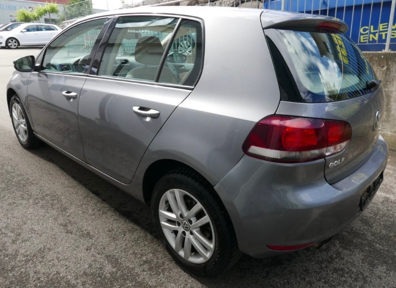 VW Golf 2.0 TDI Highline 4Motion-image-5