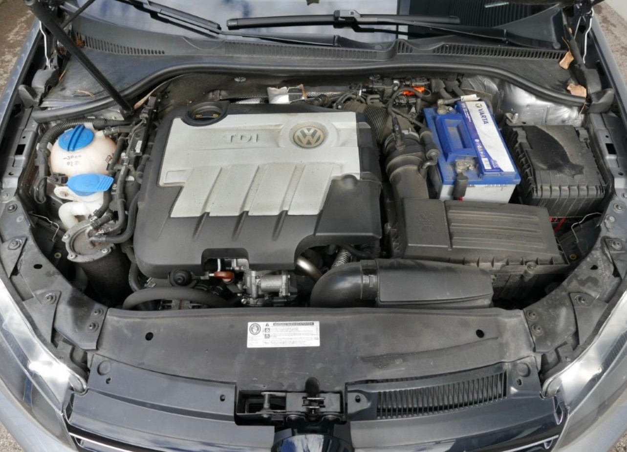 VW Golf 2.0 TDI Highline 4Motion-image-10