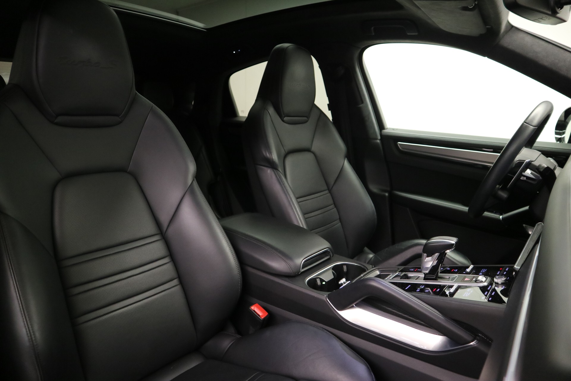 PORSCHE Cayenne Turbo Coupé S E-Hybrid-image-6