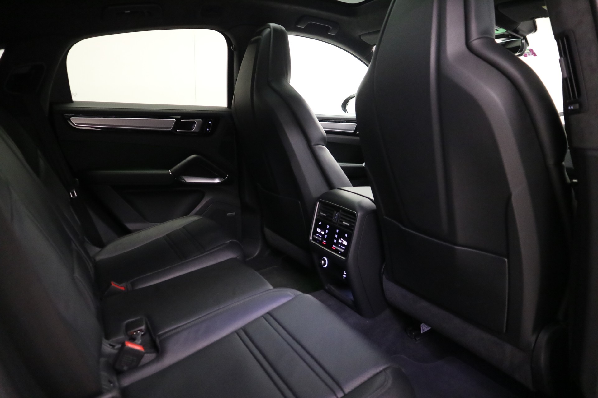 PORSCHE Cayenne Turbo Coupé S E-Hybrid-image-8