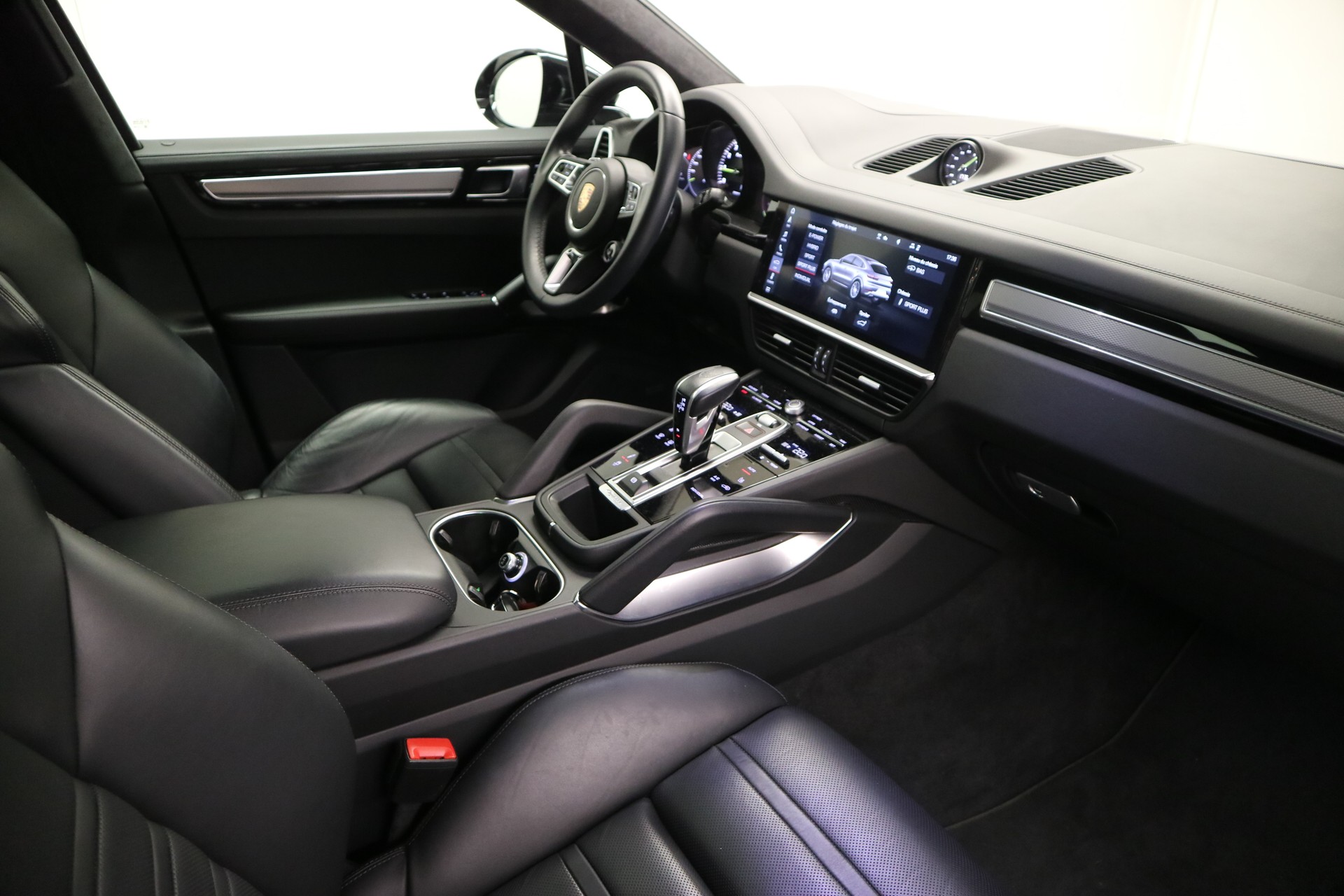 PORSCHE Cayenne Turbo Coupé S E-Hybrid-image-5