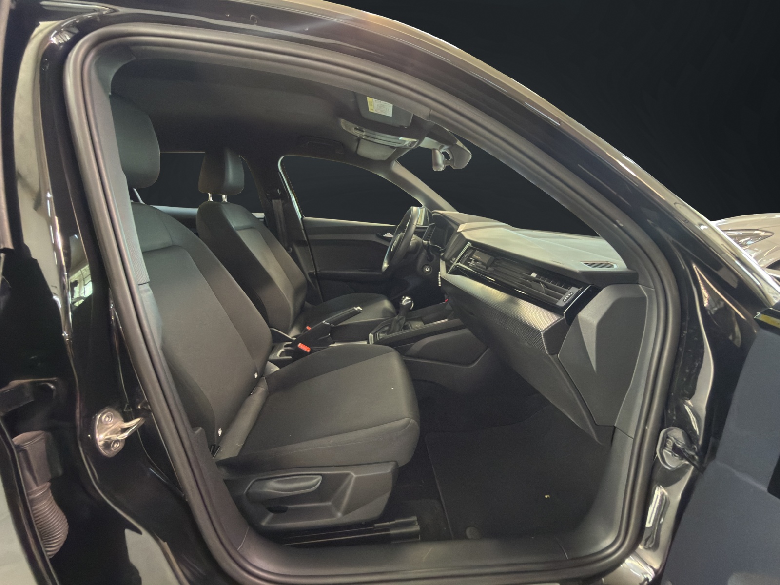AUDI A1 Sportback 30 TFSI S Line Attraction S-tronic-image-12