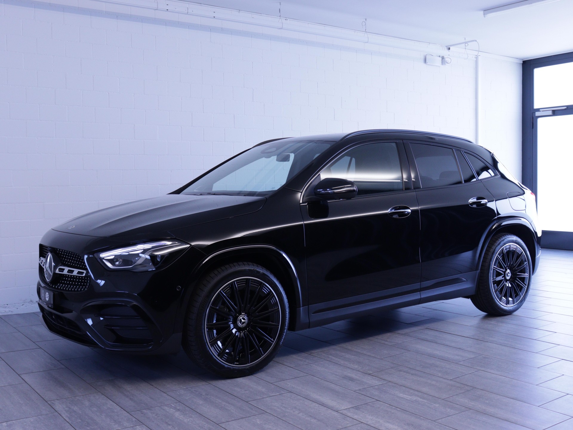 MERCEDES-BENZ GLA 220 d Swiss Star AMG Line 4matic-image-1