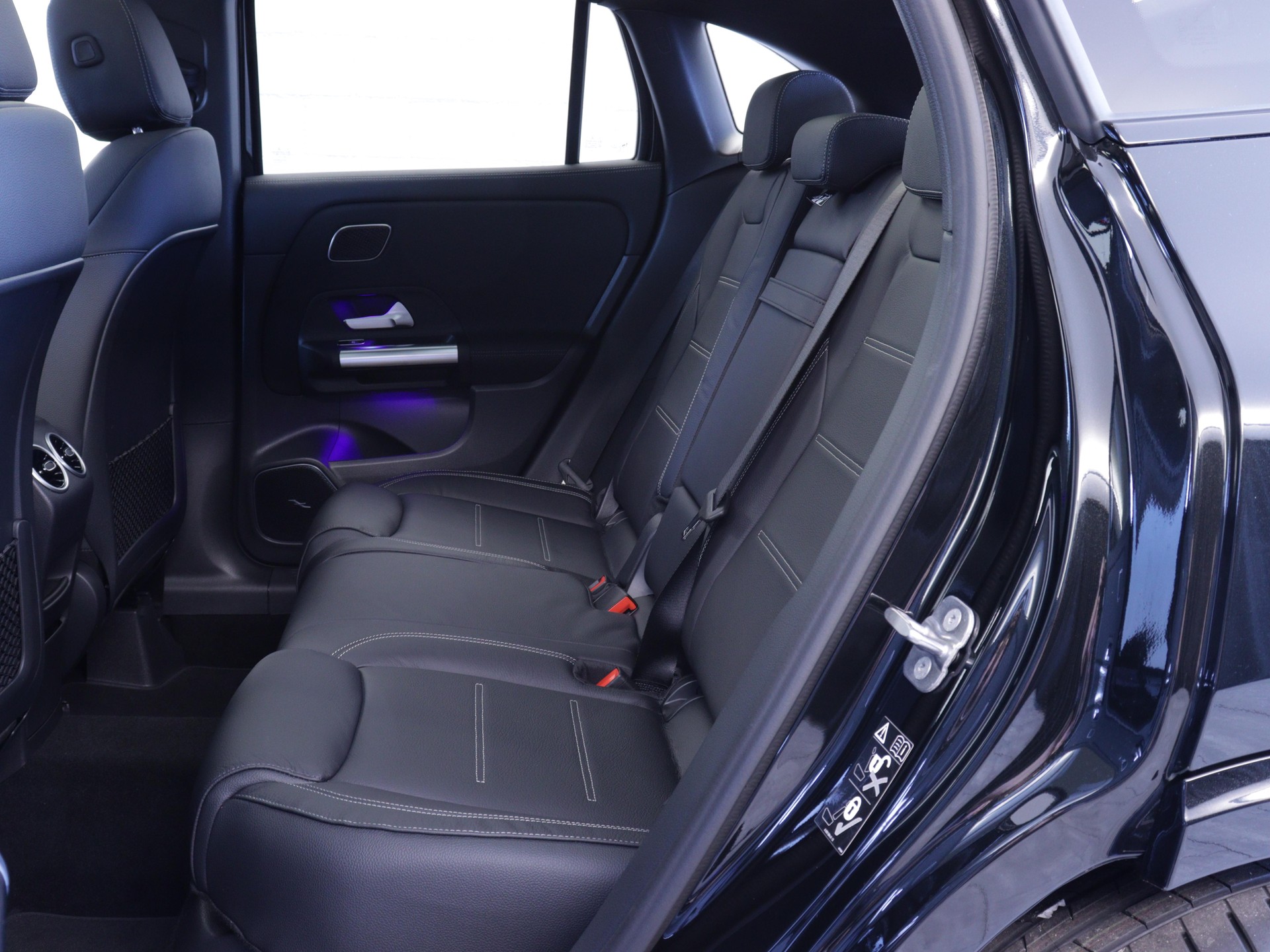 MERCEDES-BENZ GLA 220 d Swiss Star AMG Line 4matic-image-10