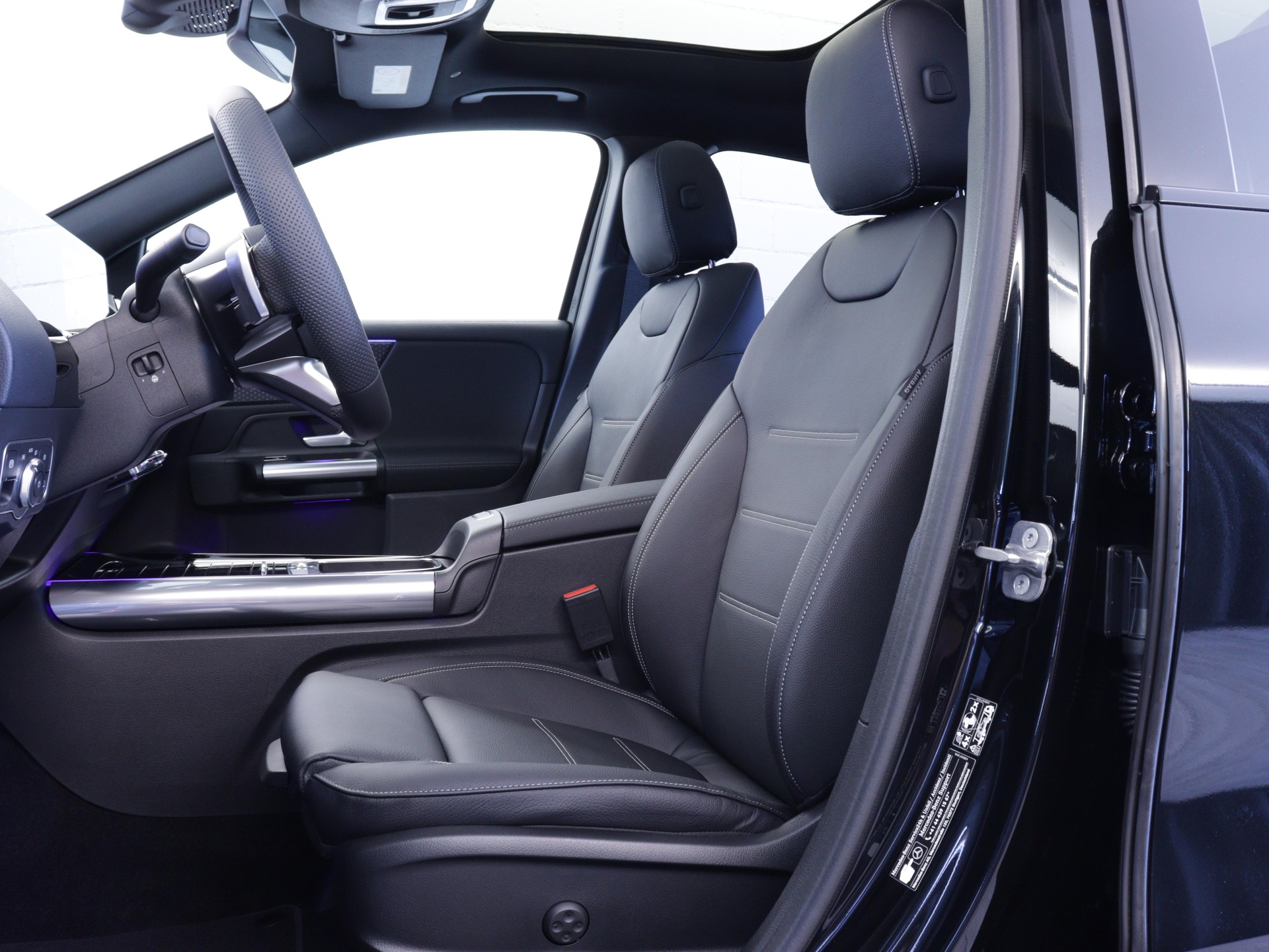 MERCEDES-BENZ GLA 220 d Swiss Star AMG Line 4matic-image-7