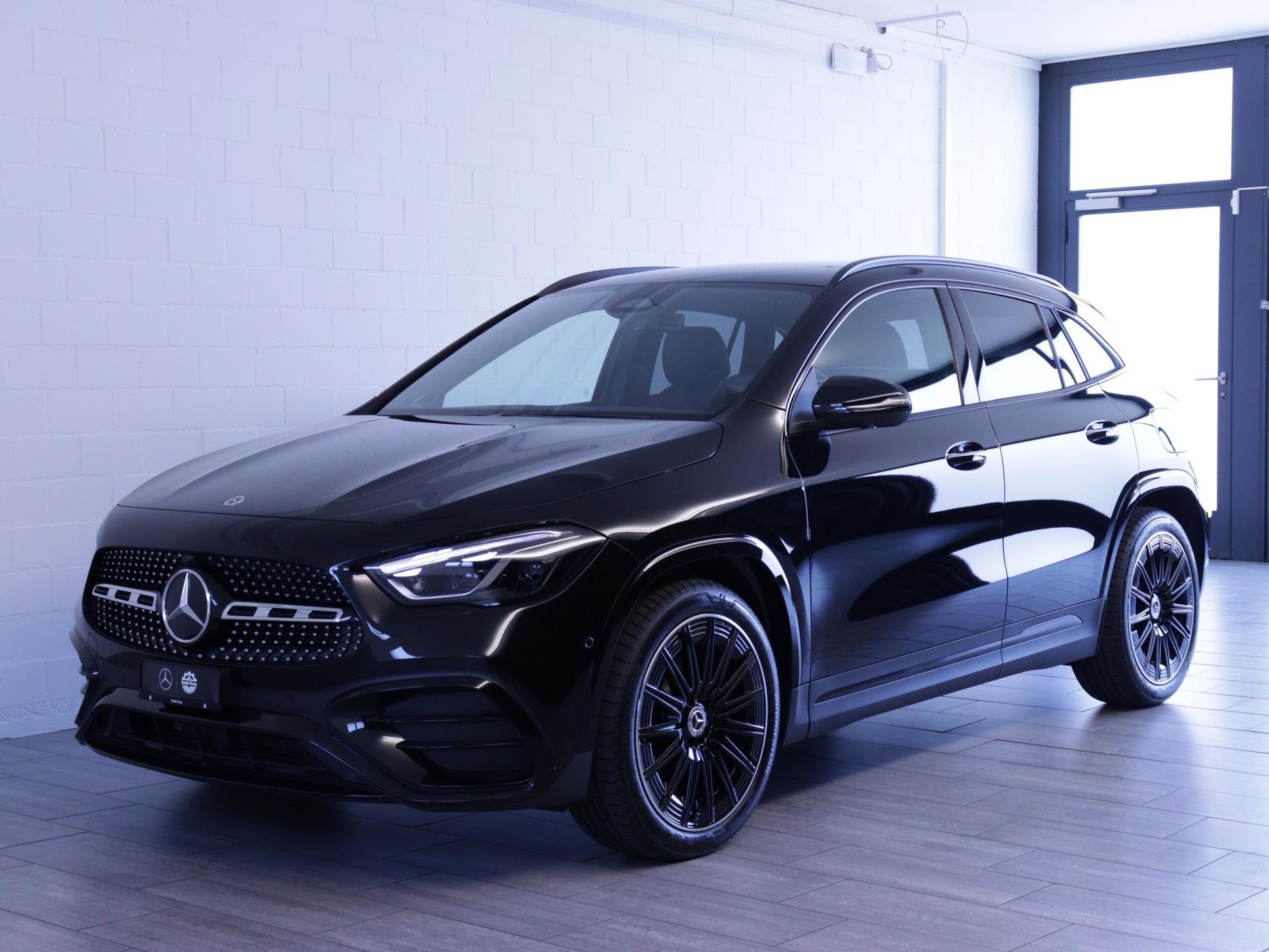 MERCEDES-BENZ GLA 220 d Swiss Star AMG Line 4matic-image-0