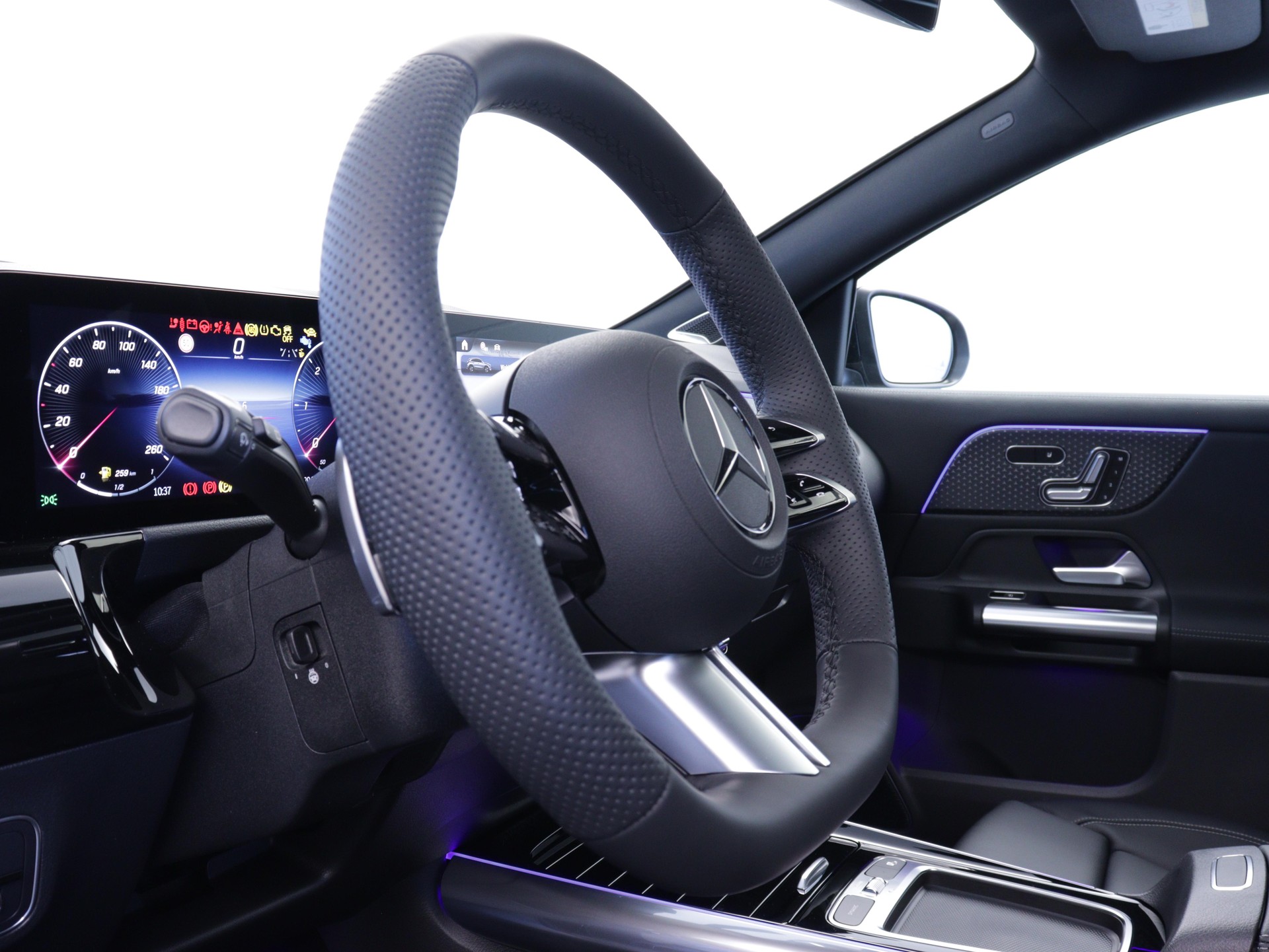 MERCEDES-BENZ GLA 220 d Swiss Star AMG Line 4matic-image-6