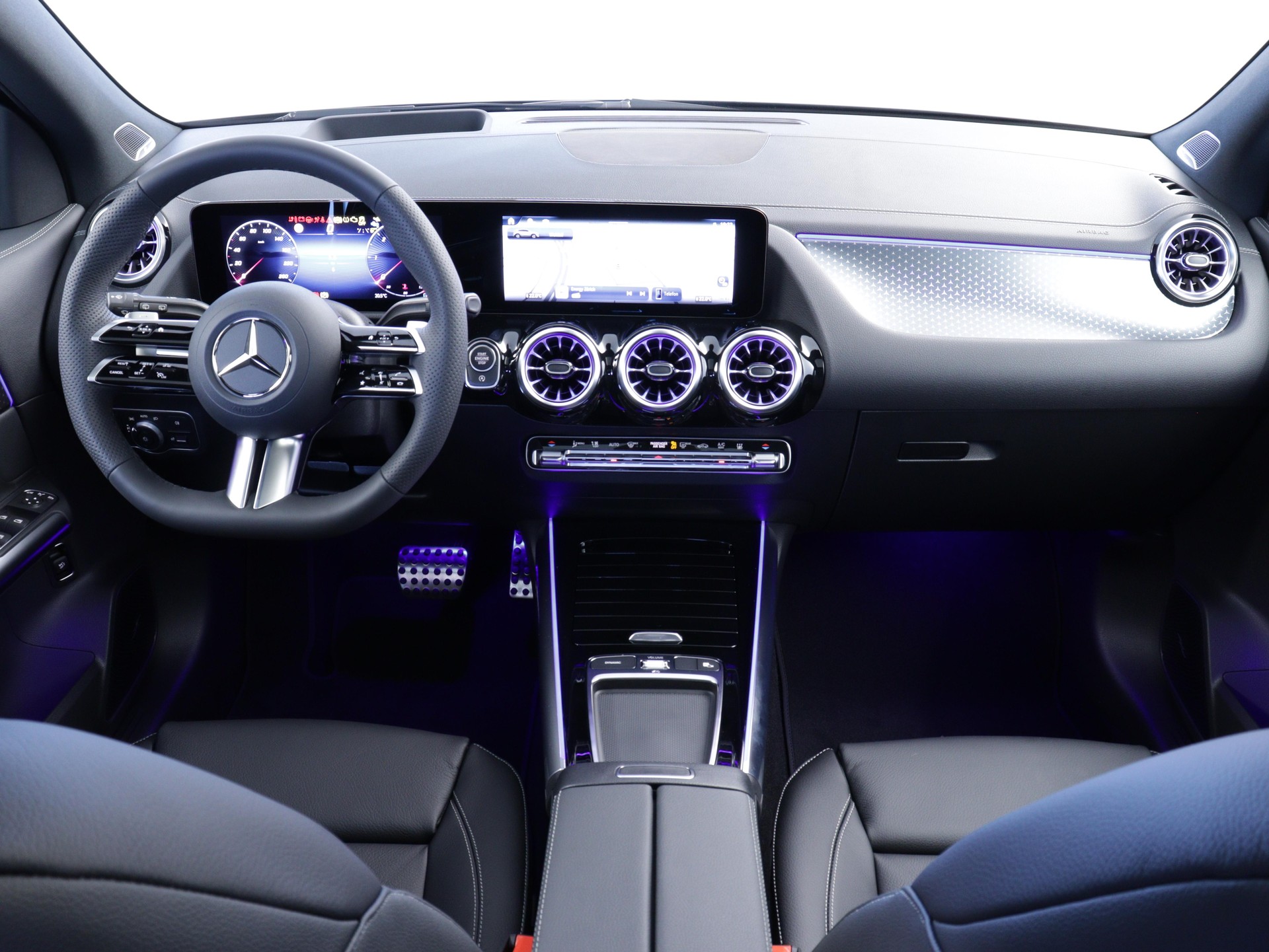 MERCEDES-BENZ GLA 220 d Swiss Star AMG Line 4matic-image-4