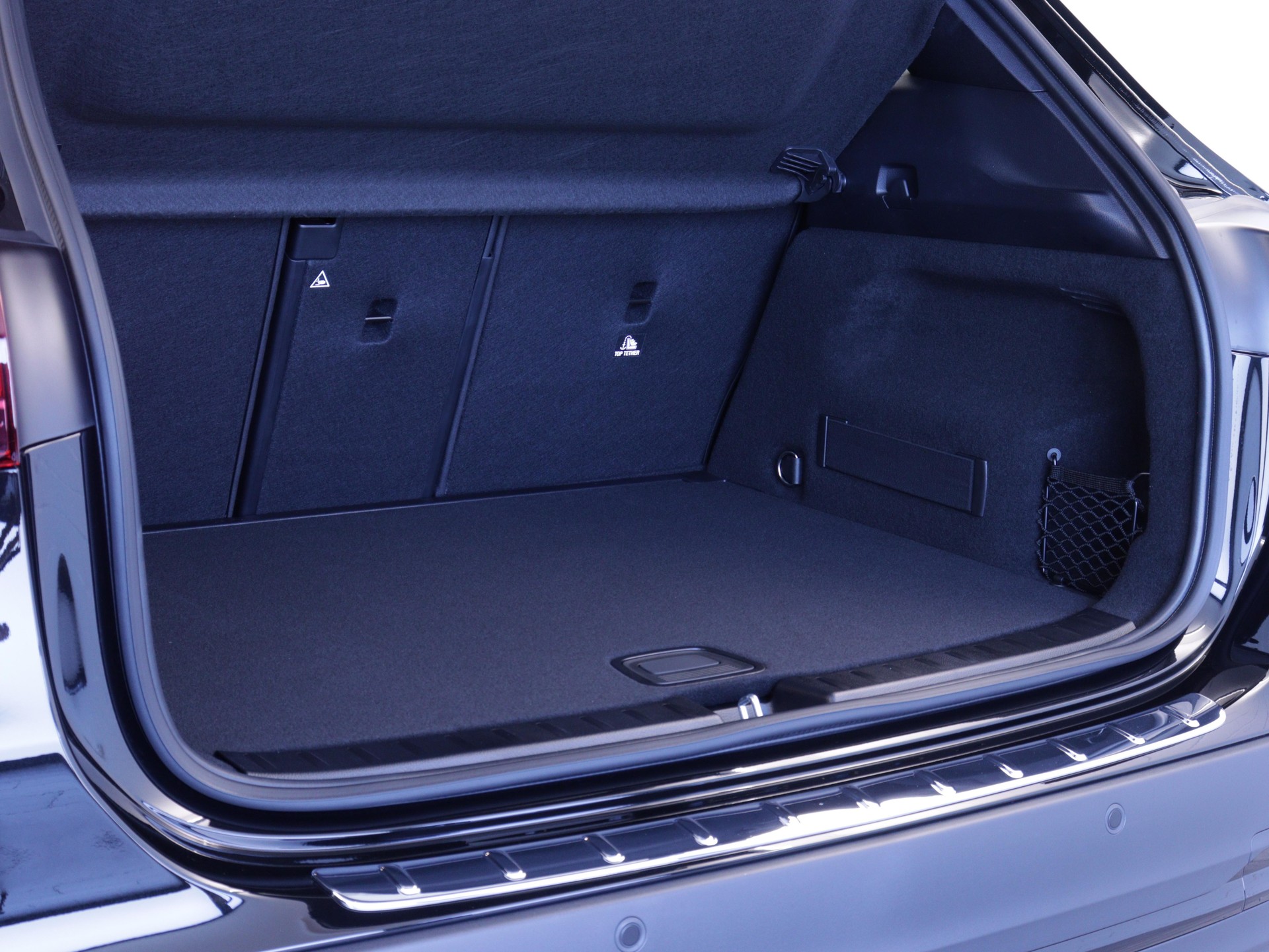 MERCEDES-BENZ GLA 220 d Swiss Star AMG Line 4matic-image-12