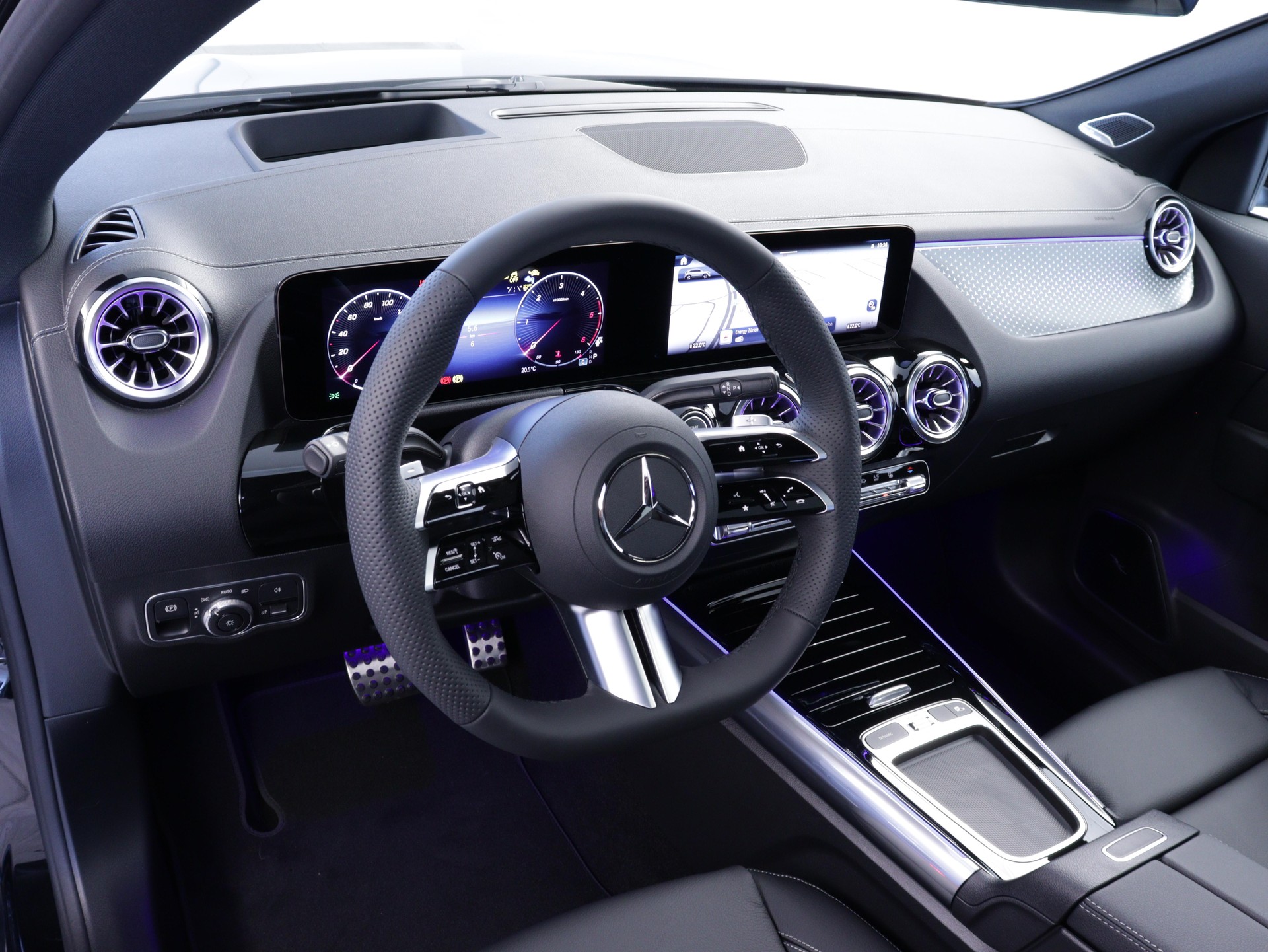 MERCEDES-BENZ GLA 220 d Swiss Star AMG Line 4matic-image-5