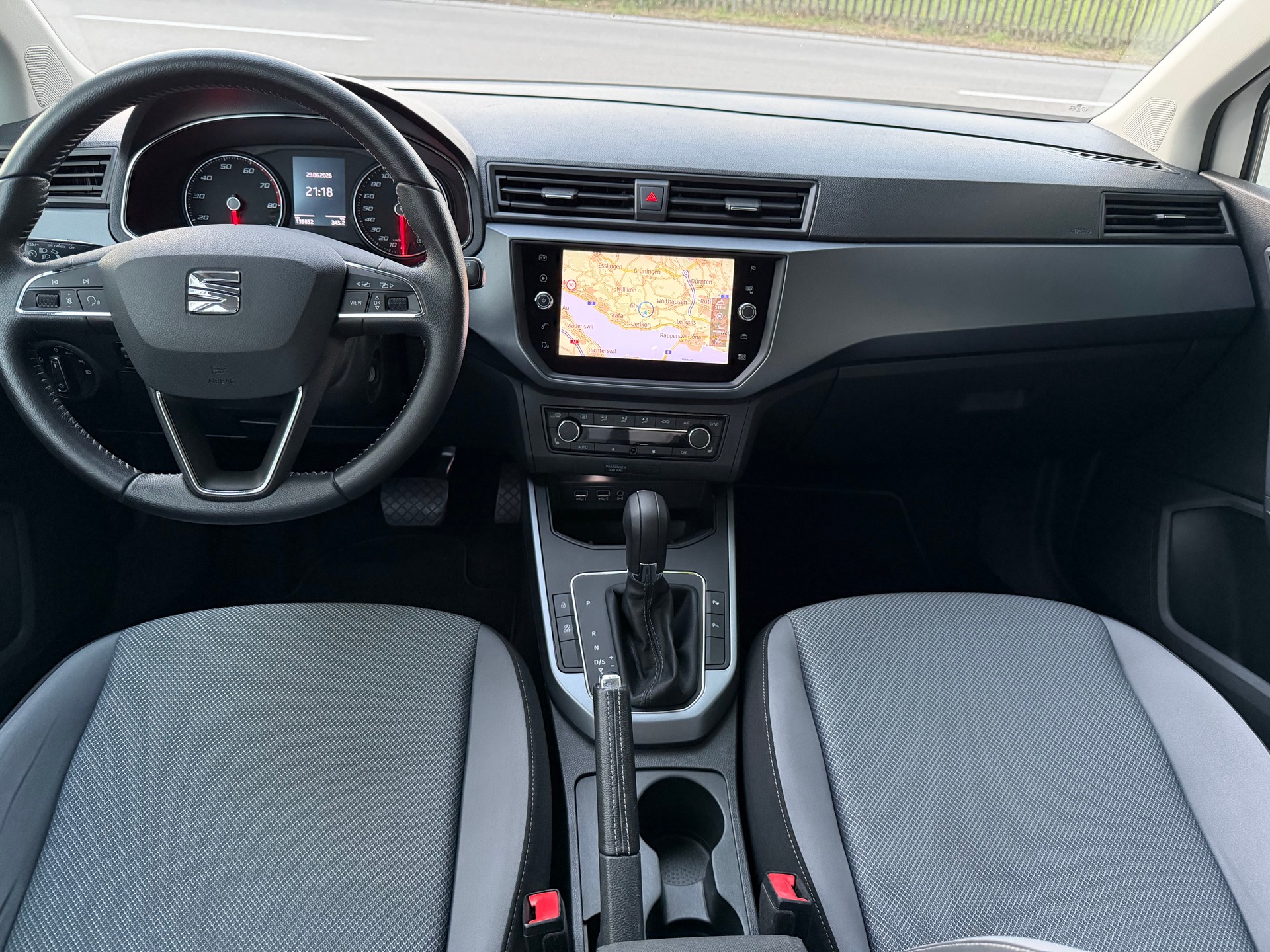 SEAT Arona 1.0 TSI Eco Xcellence DSG / 1 Hand / CH-Fahrz. / Frisch ab MFK / Service gepflegt / 36 Monate Garantie/ Navi/Anhängerkup.-image-12