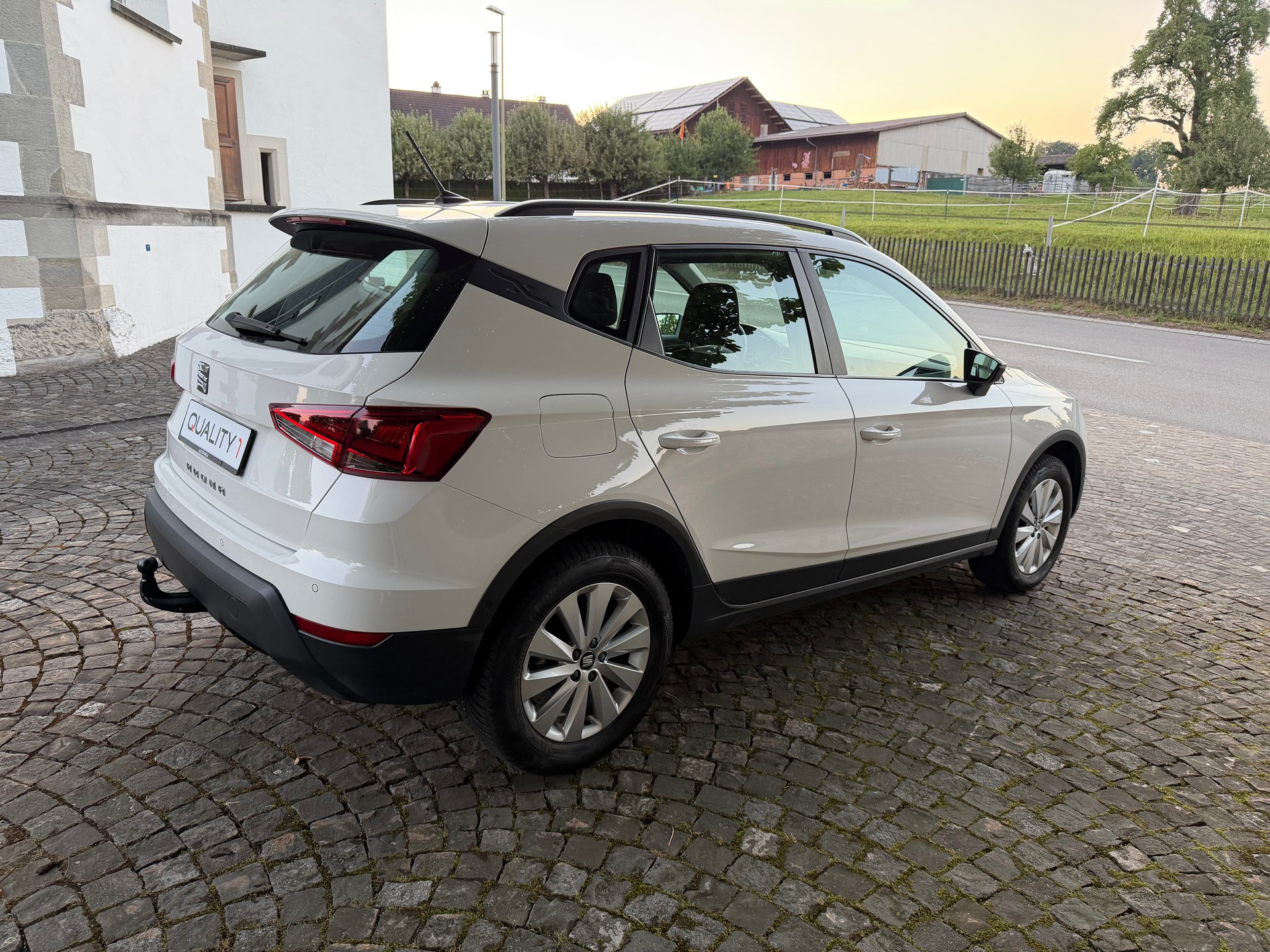 SEAT Arona 1.0 TSI Eco Xcellence DSG / 1 Hand / CH-Fahrz. / Frisch ab MFK / Service gepflegt / 36 Monate Garantie/ Navi/Anhängerkup.-image-4