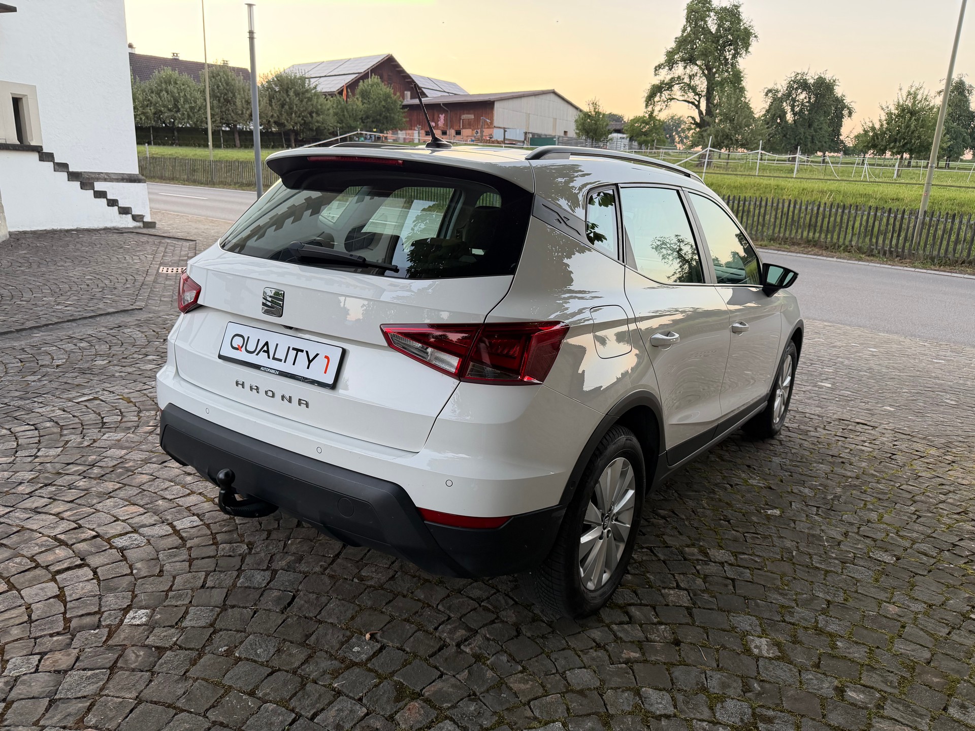 SEAT Arona 1.0 TSI Eco Xcellence DSG / 1 Hand / CH-Fahrz. / Frisch ab MFK / Service gepflegt / 36 Monate Garantie/ Navi/Anhängerkup.-image-5