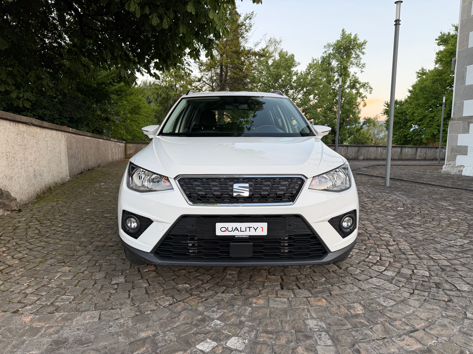 SEAT Arona 1.0 TSI Eco Xcellence DSG / 1 Hand / CH-Fahrz. / Frisch ab MFK / Service gepflegt / 36 Monate Garantie/ Navi/Anhängerkup.-image-1