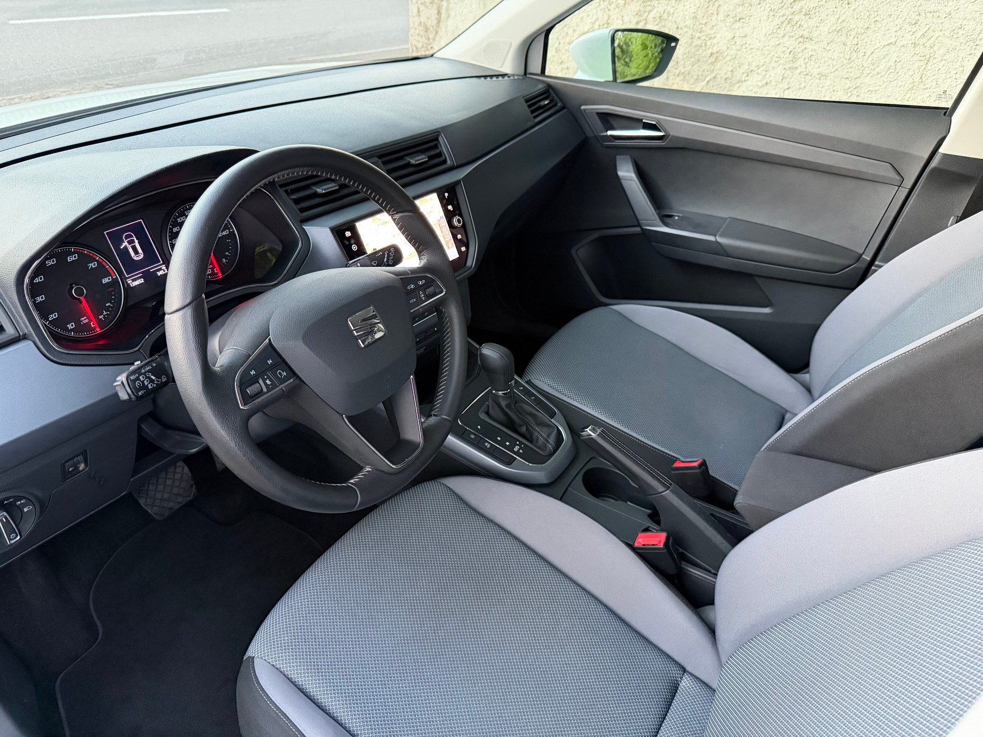 SEAT Arona 1.0 TSI Eco Xcellence DSG / 1 Hand / CH-Fahrz. / Frisch ab MFK / Service gepflegt / 36 Monate Garantie/ Navi/Anhängerkup.-image-9